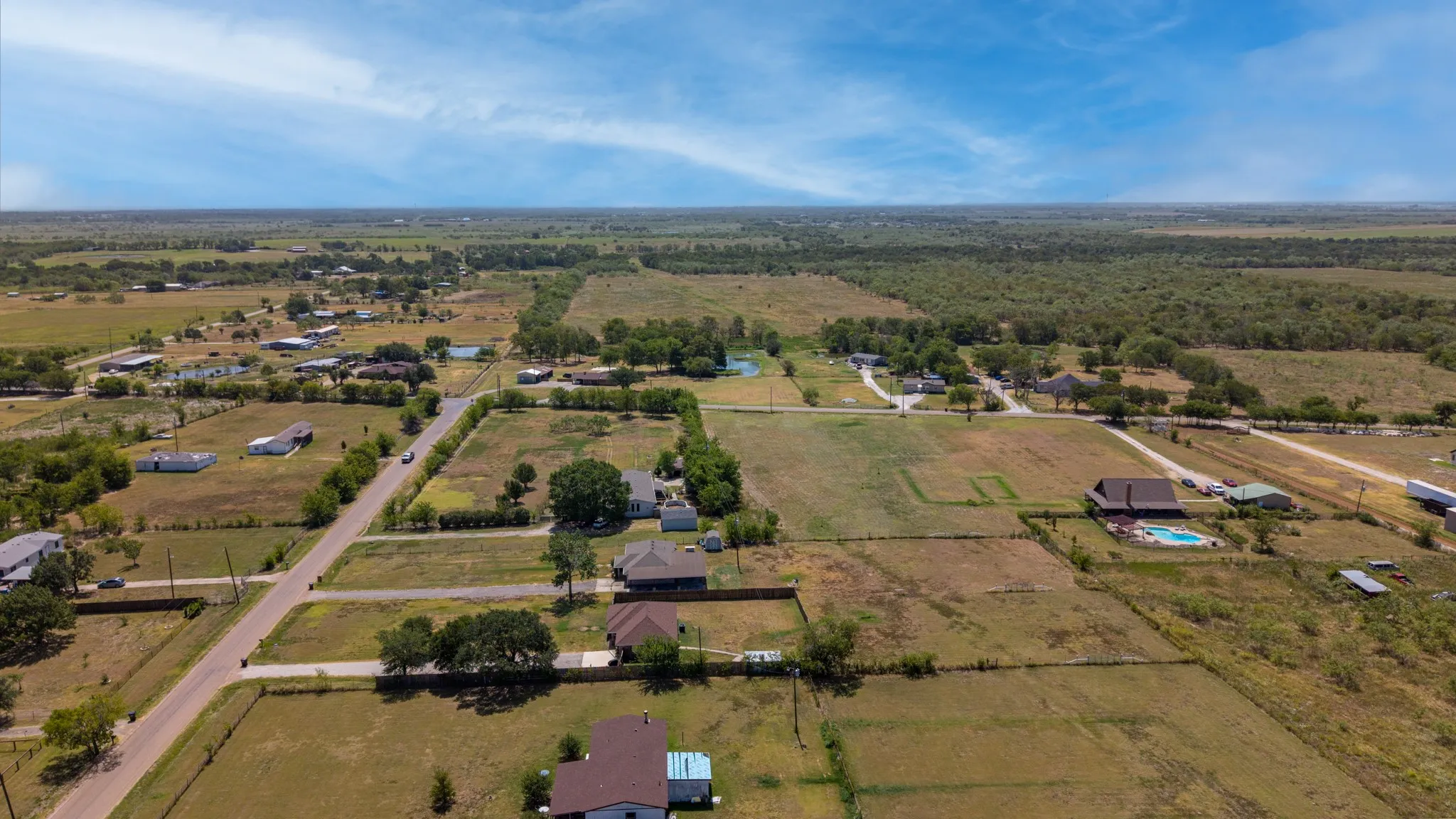 Single Family Residence For Sale in Kaufman County , 4676 County Road 107, Kaufman, Texas 75142, 4 Bedroom, 1 Bathroom, Garage spaces, 1,036 Sqft, built in 1991, mls#21357546, Real Estate Agent in Kaufman, Homes For Sale in Kaufman county, Homes For Sale in Kaufman, Realtor in Kaufman Texas, Real Estate Brokerage Independent Realty Texas, Luminita Cordes Realtor