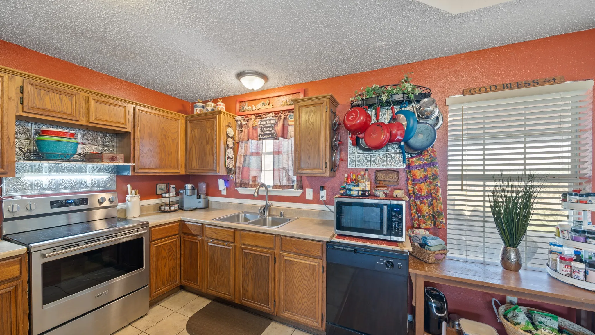 Single Family Residence For Sale in Kaufman County , 4676 County Road 107, Kaufman, Texas 75142, 4 Bedroom, 1 Bathroom, Garage spaces, 1,036 Sqft, built in 1991, mls#21357546, Real Estate Agent in Kaufman, Homes For Sale in Kaufman county, Homes For Sale in Kaufman, Realtor in Kaufman Texas, Real Estate Brokerage Independent Realty Texas, Luminita Cordes Realtor