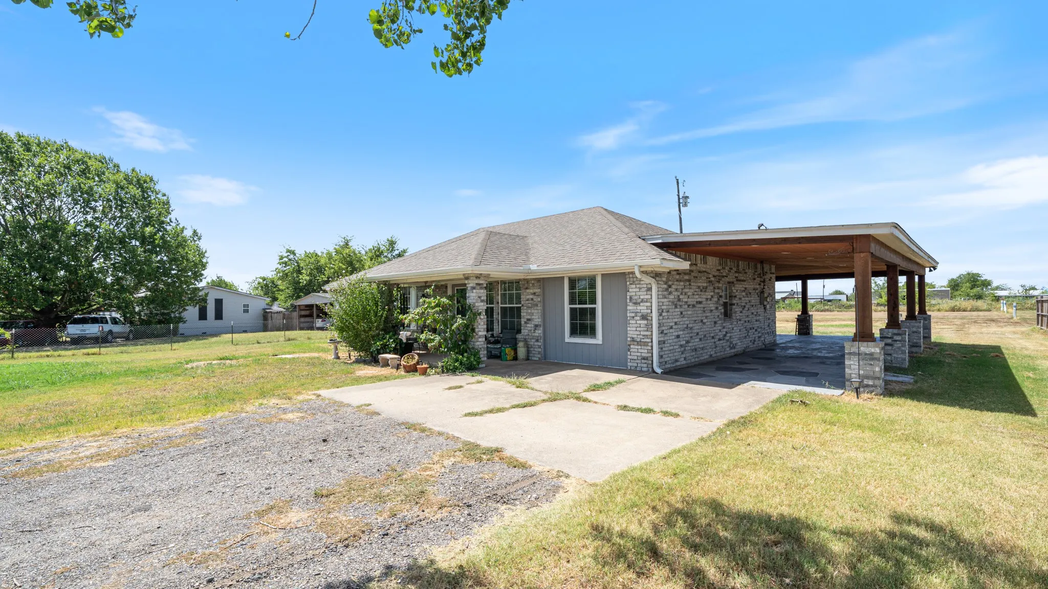 Single Family Residence For Sale in Kaufman County , 4676 County Road 107, Kaufman, Texas 75142, 4 Bedroom, 1 Bathroom, Garage spaces, 1,036 Sqft, built in 1991, mls#21357546, Real Estate Agent in Kaufman, Homes For Sale in Kaufman county, Homes For Sale in Kaufman, Realtor in Kaufman Texas, Real Estate Brokerage Independent Realty Texas, Luminita Cordes Realtor