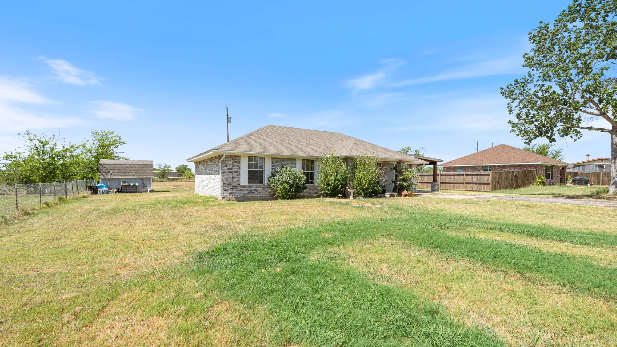 Single Family Residence For Sale in Kaufman County , 4676 County Road 107, Kaufman, Texas 75142, 4 Bedroom, 1 Bathroom, Garage spaces, 1,036 Sqft, built in 1991, mls#21357546, Real Estate Agent in Kaufman, Homes For Sale in Kaufman county, Homes For Sale in Kaufman, Realtor in Kaufman Texas, Real Estate Brokerage Independent Realty Texas, Luminita Cordes Realtor