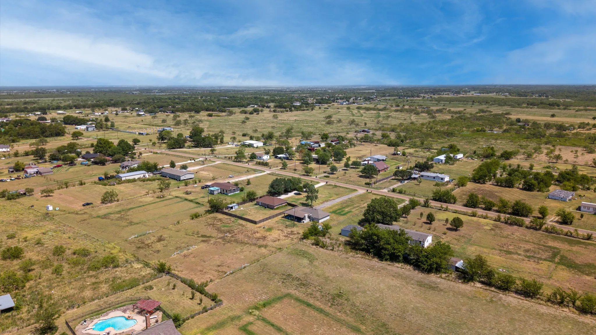 Single Family Residence For Sale in Kaufman County , 4676 County Road 107, Kaufman, Texas 75142, 4 Bedroom, 1 Bathroom, Garage spaces, 1,036 Sqft, built in 1991, mls#21357546, Real Estate Agent in Kaufman, Homes For Sale in Kaufman county, Homes For Sale in Kaufman, Realtor in Kaufman Texas, Real Estate Brokerage Independent Realty Texas, Luminita Cordes Realtor