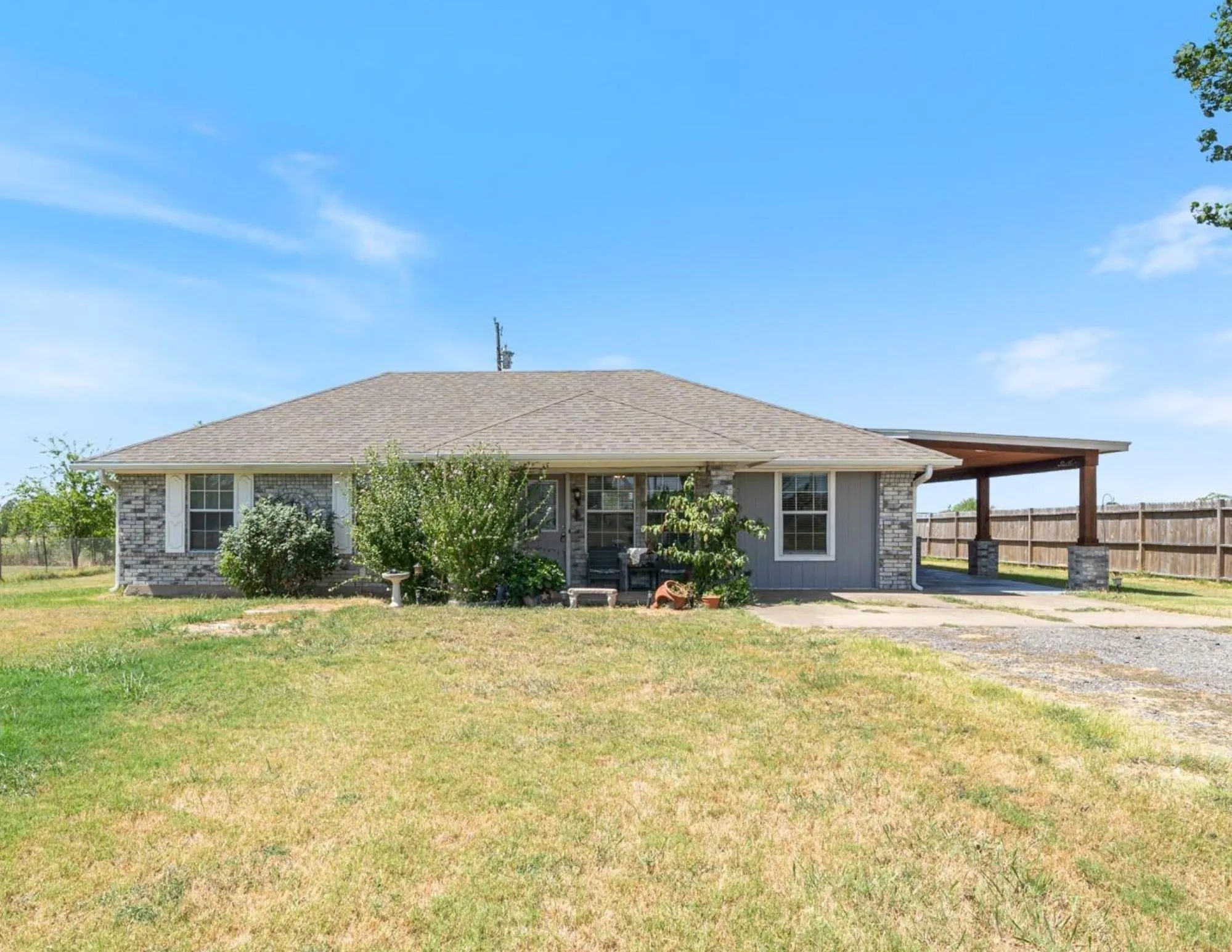 Single Family Residence For Sale in Kaufman County , 4676 County Road 107, Kaufman, Texas 75142, 4 Bedroom, 1 Bathroom, Garage spaces, 1,036 Sqft, built in 1991, mls#21357546, Real Estate Agent in Kaufman, Homes For Sale in Kaufman county, Homes For Sale in Kaufman, Realtor in Kaufman Texas, Real Estate Brokerage Independent Realty Texas, Luminita Cordes Realtor