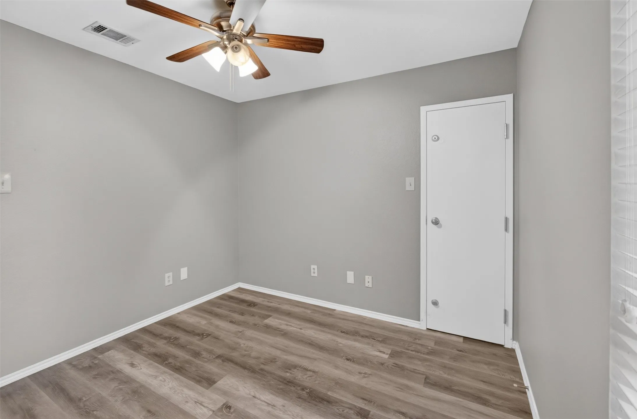 Single Family Residence For Rent in Tarrant County , 6318 Brookcrest Drive, Arlington, Texas 76018, 3 Bedroom, 2 Bathroom, 2 Garage spaces, 1,704 Sqft, built in 1987, mls#21357704, Real Estate Agent in Arlington, Homes For Rent in Tarrant county, Homes For Rent in Arlington, Realtor in Arlington Texas, Real Estate Brokerage Independent Realty Texas, Luminita Cordes Realtor