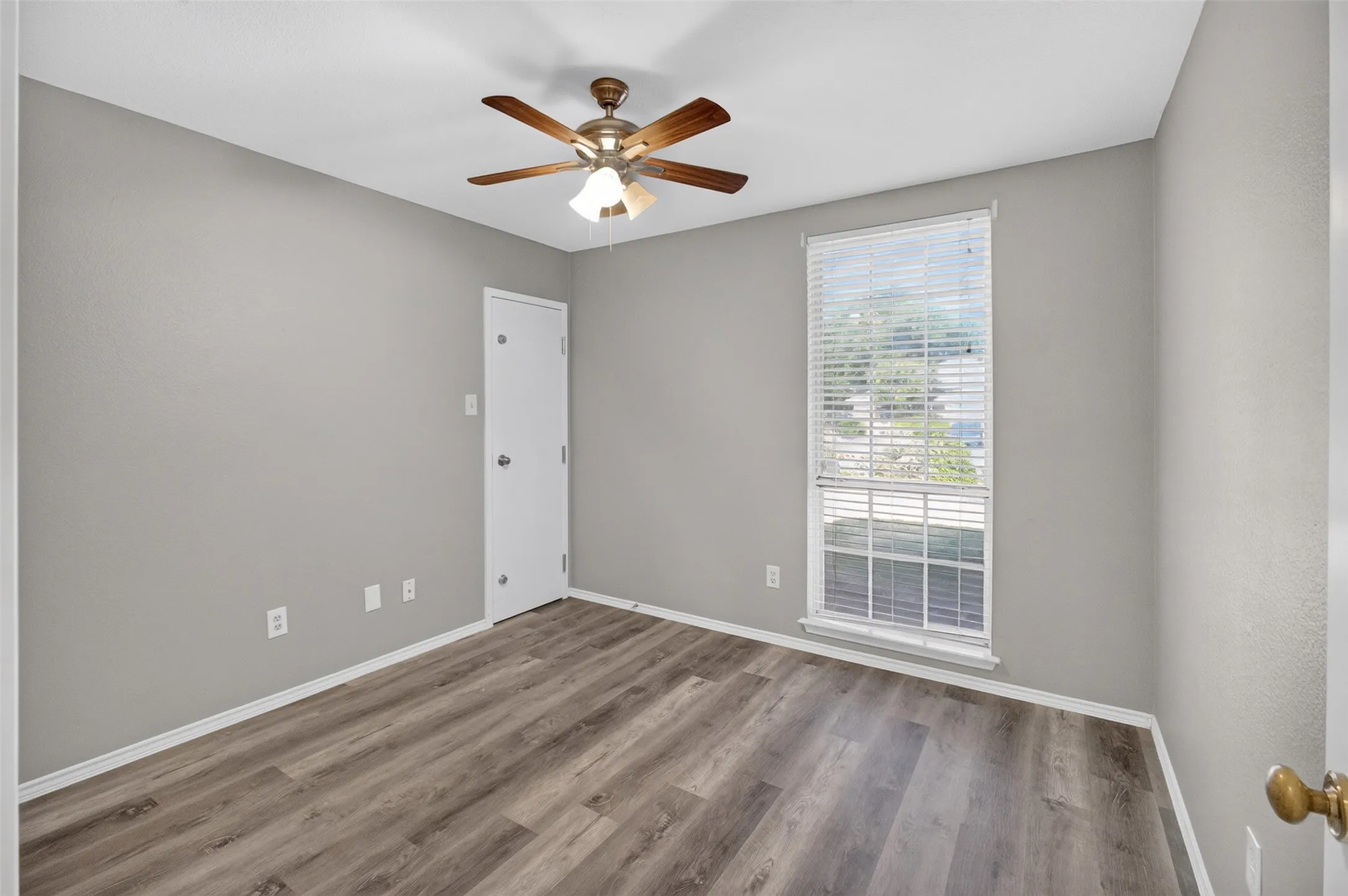 Single Family Residence For Rent in Tarrant County , 6318 Brookcrest Drive, Arlington, Texas 76018, 3 Bedroom, 2 Bathroom, 2 Garage spaces, 1,704 Sqft, built in 1987, mls#21357704, Real Estate Agent in Arlington, Homes For Rent in Tarrant county, Homes For Rent in Arlington, Realtor in Arlington Texas, Real Estate Brokerage Independent Realty Texas, Luminita Cordes Realtor