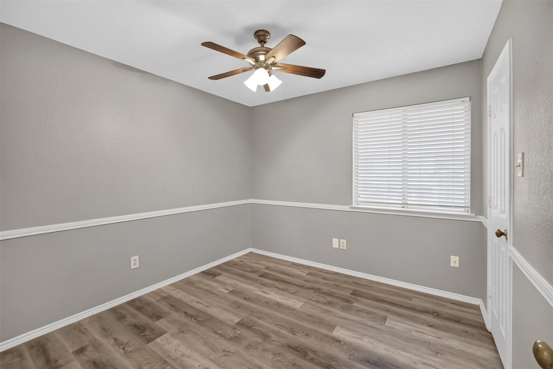 Single Family Residence For Rent in Tarrant County , 6318 Brookcrest Drive, Arlington, Texas 76018, 3 Bedroom, 2 Bathroom, 2 Garage spaces, 1,704 Sqft, built in 1987, mls#21357704, Real Estate Agent in Arlington, Homes For Rent in Tarrant county, Homes For Rent in Arlington, Realtor in Arlington Texas, Real Estate Brokerage Independent Realty Texas, Luminita Cordes Realtor