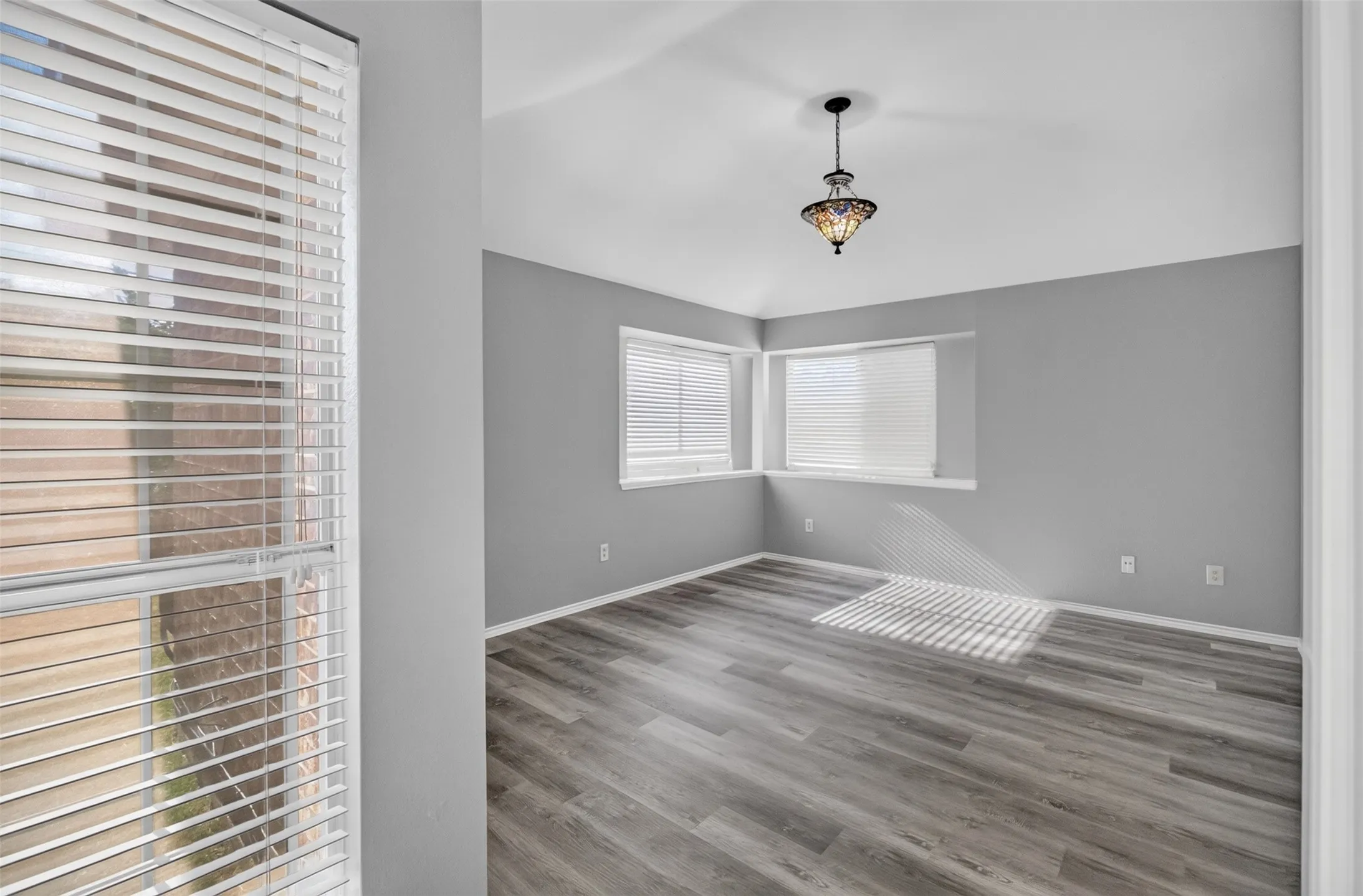 Single Family Residence For Rent in Tarrant County , 6318 Brookcrest Drive, Arlington, Texas 76018, 3 Bedroom, 2 Bathroom, 2 Garage spaces, 1,704 Sqft, built in 1987, mls#21357704, Real Estate Agent in Arlington, Homes For Rent in Tarrant county, Homes For Rent in Arlington, Realtor in Arlington Texas, Real Estate Brokerage Independent Realty Texas, Luminita Cordes Realtor