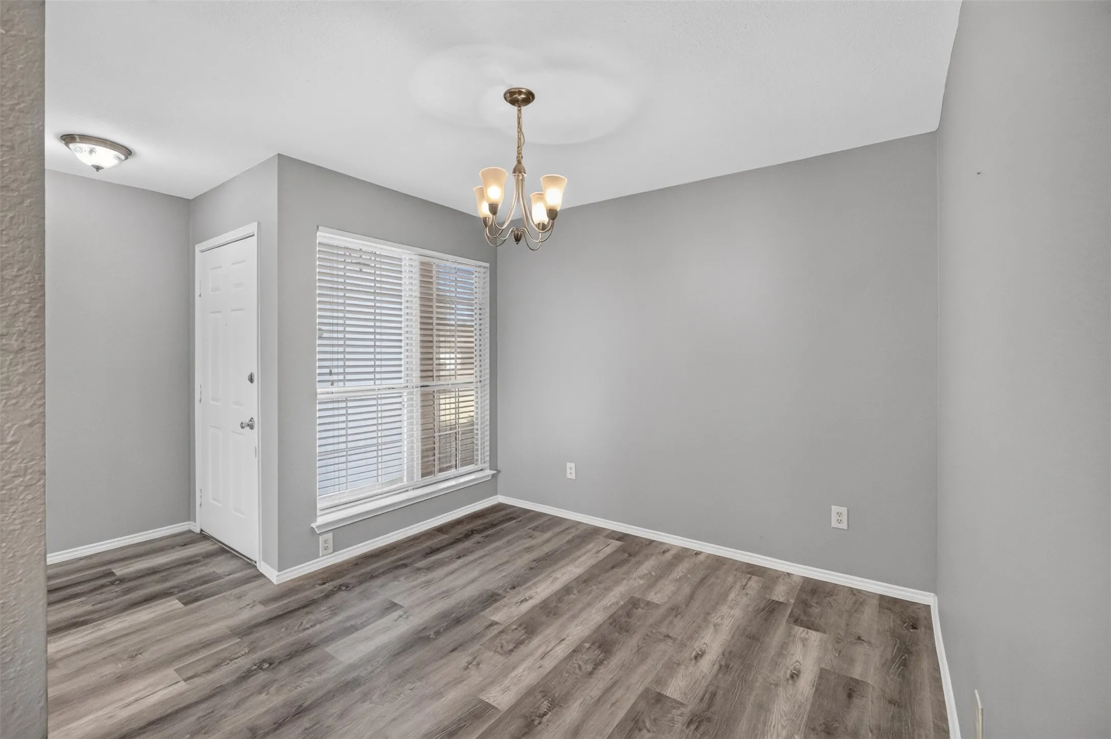 Single Family Residence For Rent in Tarrant County , 6318 Brookcrest Drive, Arlington, Texas 76018, 3 Bedroom, 2 Bathroom, 2 Garage spaces, 1,704 Sqft, built in 1987, mls#21357704, Real Estate Agent in Arlington, Homes For Rent in Tarrant county, Homes For Rent in Arlington, Realtor in Arlington Texas, Real Estate Brokerage Independent Realty Texas, Luminita Cordes Realtor