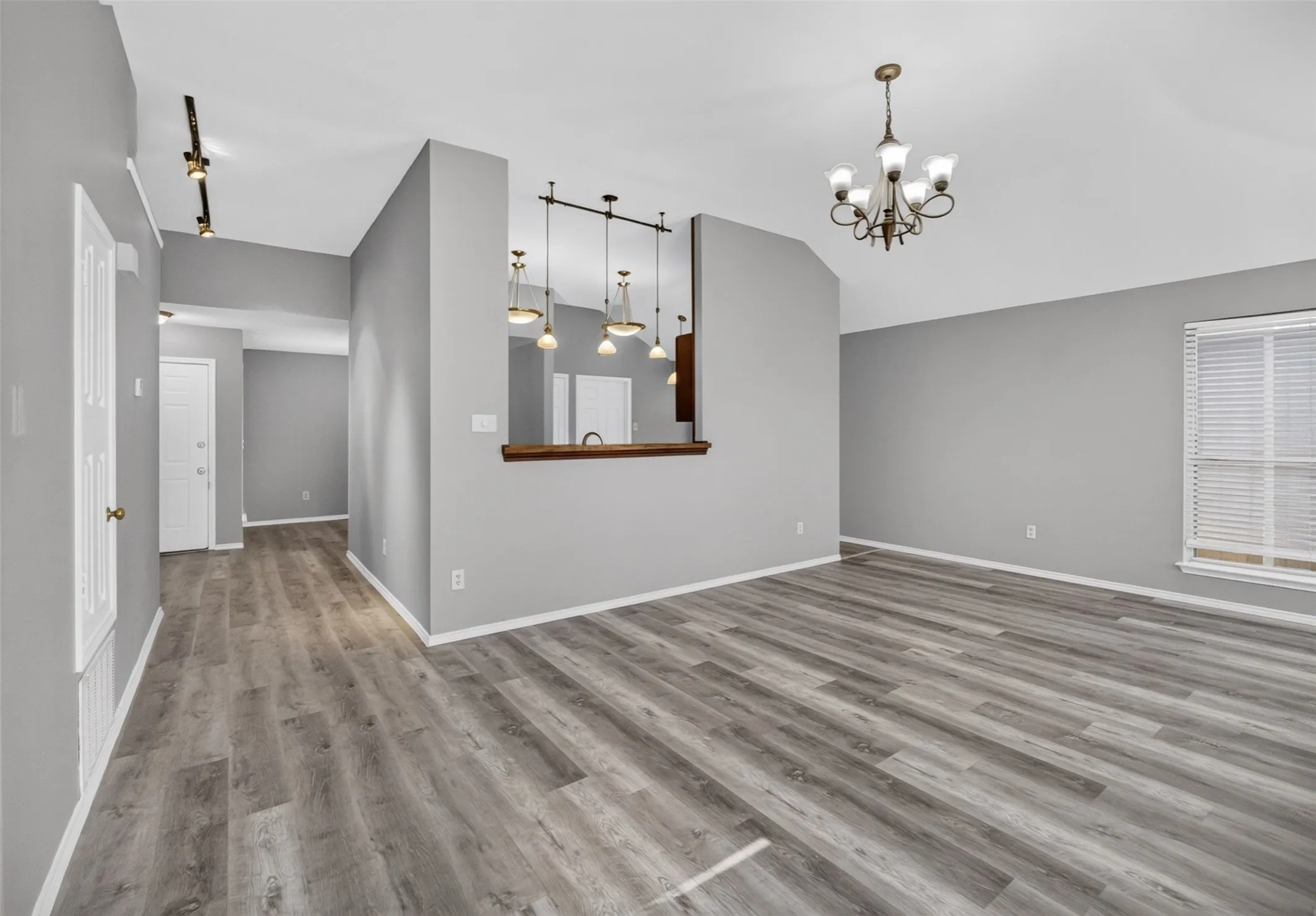 Single Family Residence For Rent in Tarrant County , 6318 Brookcrest Drive, Arlington, Texas 76018, 3 Bedroom, 2 Bathroom, 2 Garage spaces, 1,704 Sqft, built in 1987, mls#21357704, Real Estate Agent in Arlington, Homes For Rent in Tarrant county, Homes For Rent in Arlington, Realtor in Arlington Texas, Real Estate Brokerage Independent Realty Texas, Luminita Cordes Realtor