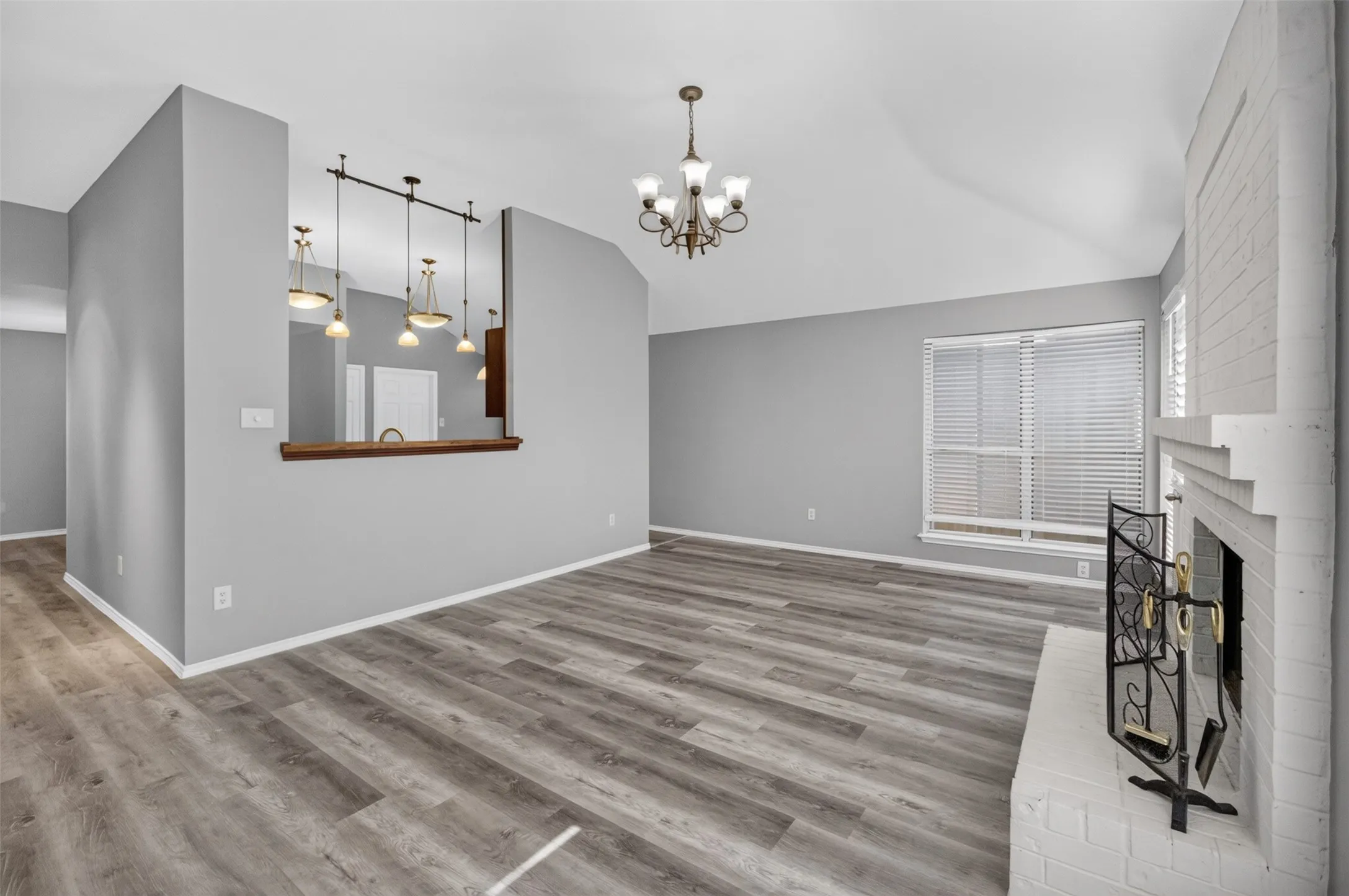 Single Family Residence For Rent in Tarrant County , 6318 Brookcrest Drive, Arlington, Texas 76018, 3 Bedroom, 2 Bathroom, 2 Garage spaces, 1,704 Sqft, built in 1987, mls#21357704, Real Estate Agent in Arlington, Homes For Rent in Tarrant county, Homes For Rent in Arlington, Realtor in Arlington Texas, Real Estate Brokerage Independent Realty Texas, Luminita Cordes Realtor