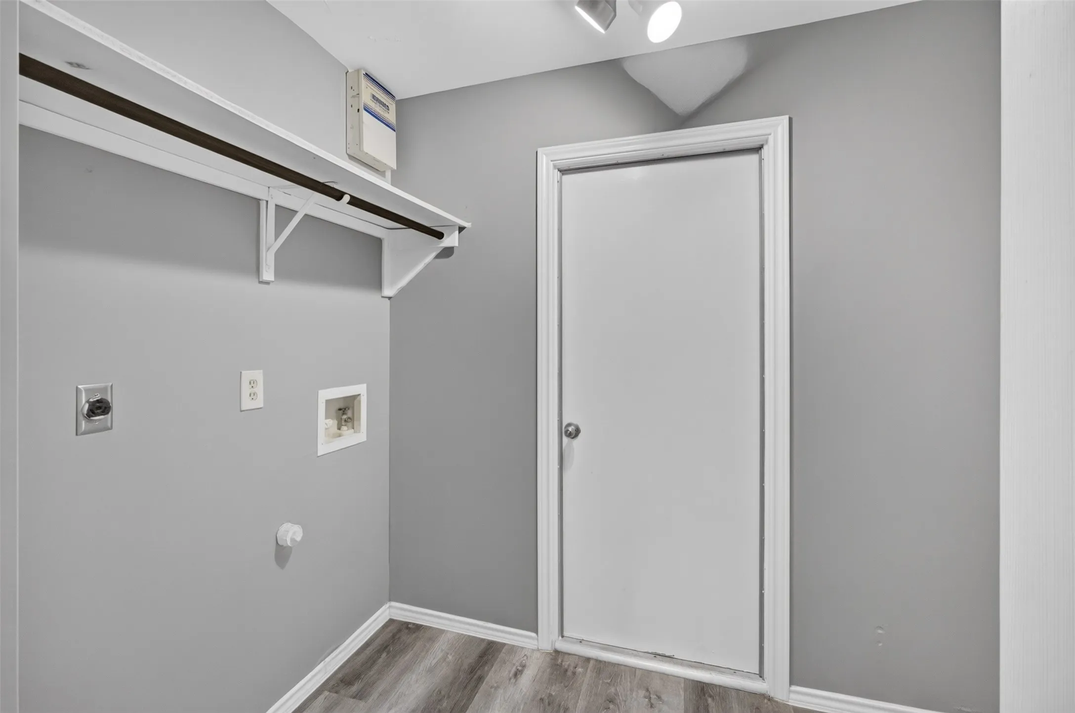 Single Family Residence For Rent in Tarrant County , 6318 Brookcrest Drive, Arlington, Texas 76018, 3 Bedroom, 2 Bathroom, 2 Garage spaces, 1,704 Sqft, built in 1987, mls#21357704, Real Estate Agent in Arlington, Homes For Rent in Tarrant county, Homes For Rent in Arlington, Realtor in Arlington Texas, Real Estate Brokerage Independent Realty Texas, Luminita Cordes Realtor