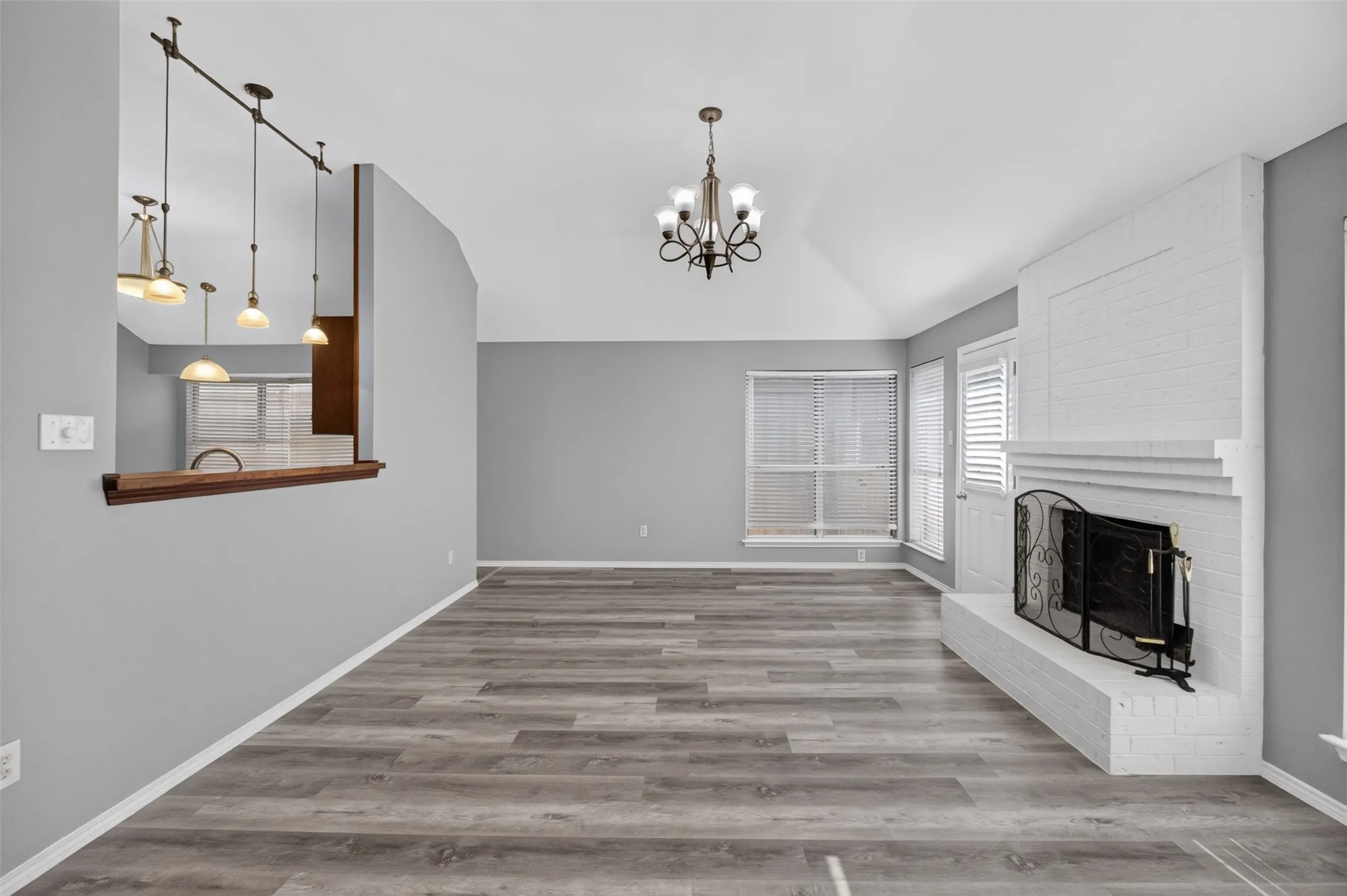 Single Family Residence For Rent in Tarrant County , 6318 Brookcrest Drive, Arlington, Texas 76018, 3 Bedroom, 2 Bathroom, 2 Garage spaces, 1,704 Sqft, built in 1987, mls#21357704, Real Estate Agent in Arlington, Homes For Rent in Tarrant county, Homes For Rent in Arlington, Realtor in Arlington Texas, Real Estate Brokerage Independent Realty Texas, Luminita Cordes Realtor
