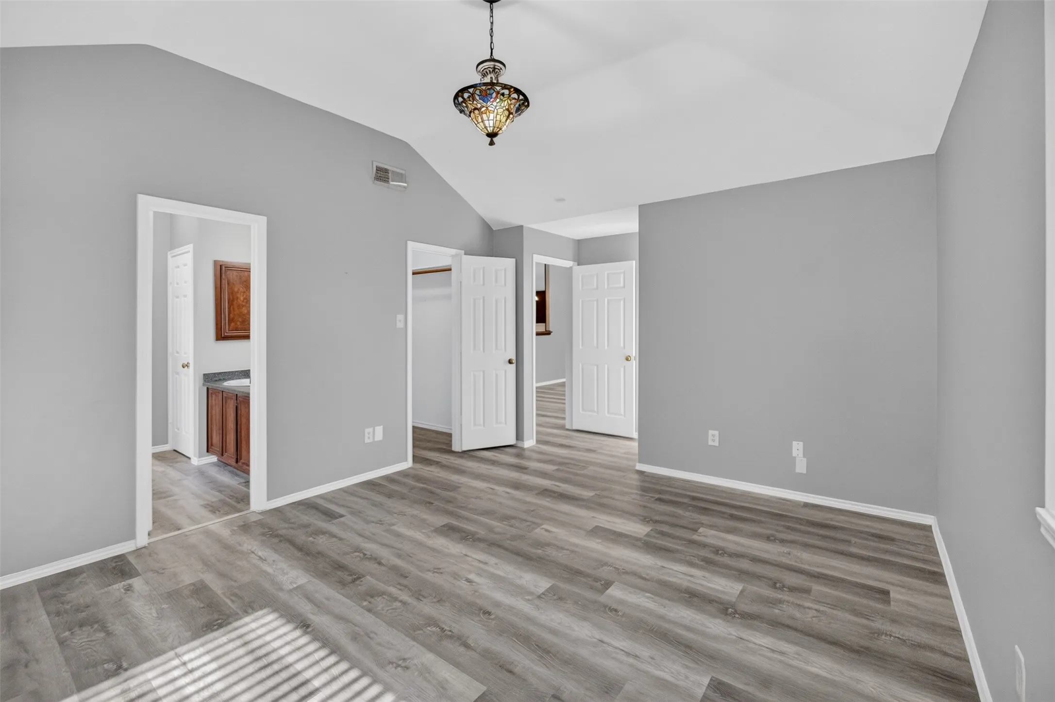 Single Family Residence For Rent in Tarrant County , 6318 Brookcrest Drive, Arlington, Texas 76018, 3 Bedroom, 2 Bathroom, 2 Garage spaces, 1,704 Sqft, built in 1987, mls#21357704, Real Estate Agent in Arlington, Homes For Rent in Tarrant county, Homes For Rent in Arlington, Realtor in Arlington Texas, Real Estate Brokerage Independent Realty Texas, Luminita Cordes Realtor