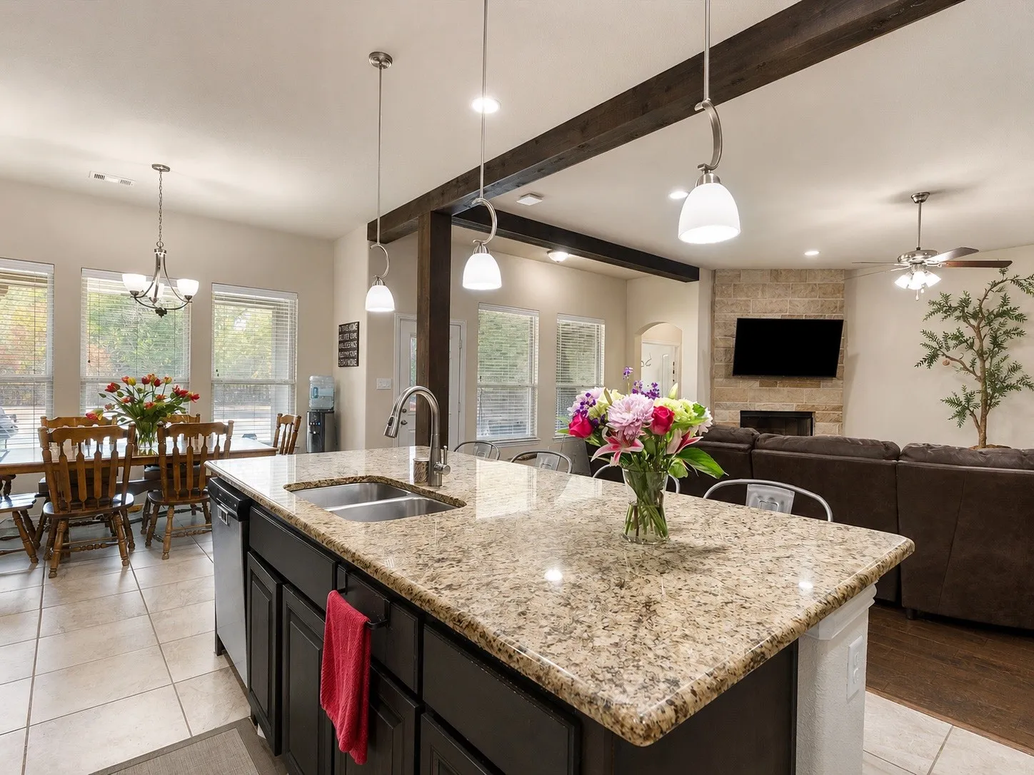 Single Family Residence For Sale in Kaufman County , 1231 Christie Lane, Terrell, Texas 75161, 4 Bedroom, 3 Bathroom, 3 Garage spaces, 2,772 Sqft, built in 2018, mls#21357709, Real Estate Agent in Terrell, Homes For Sale in Kaufman county, Homes For Sale in Terrell, Realtor in Terrell Texas, Real Estate Brokerage Independent Realty Texas, Luminita Cordes Realtor