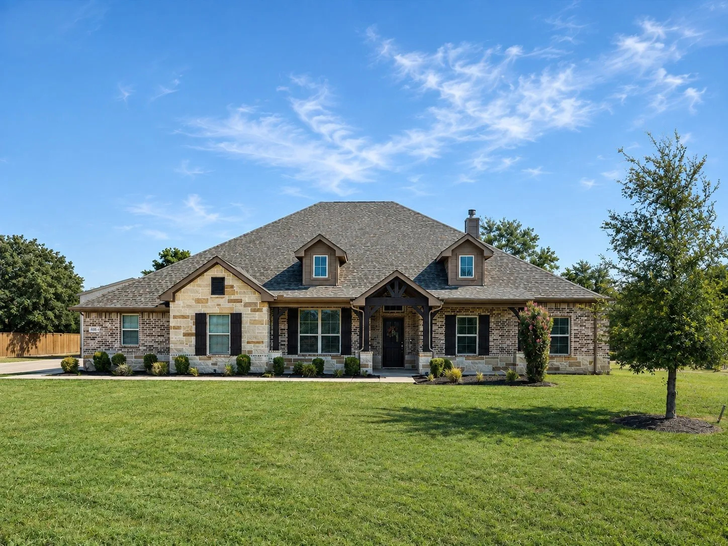 Single Family Residence For Sale in Kaufman County , 1231 Christie Lane, Terrell, Texas 75161, 4 Bedroom, 3 Bathroom, 3 Garage spaces, 2,772 Sqft, built in 2018, mls#21357709, Real Estate Agent in Terrell, Homes For Sale in Kaufman county, Homes For Sale in Terrell, Realtor in Terrell Texas, Real Estate Brokerage Independent Realty Texas, Luminita Cordes Realtor