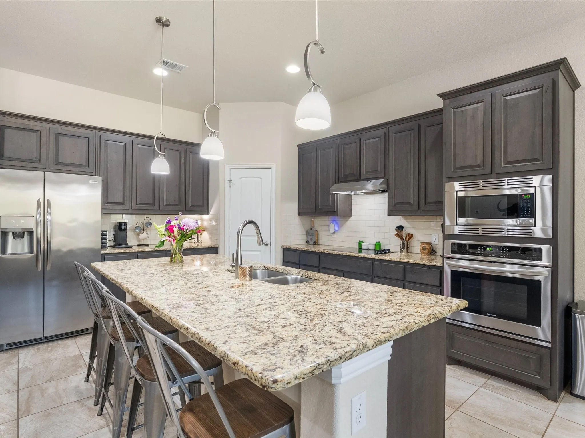 Single Family Residence For Sale in Kaufman County , 1231 Christie Lane, Terrell, Texas 75161, 4 Bedroom, 3 Bathroom, 3 Garage spaces, 2,772 Sqft, built in 2018, mls#21357709, Real Estate Agent in Terrell, Homes For Sale in Kaufman county, Homes For Sale in Terrell, Realtor in Terrell Texas, Real Estate Brokerage Independent Realty Texas, Luminita Cordes Realtor