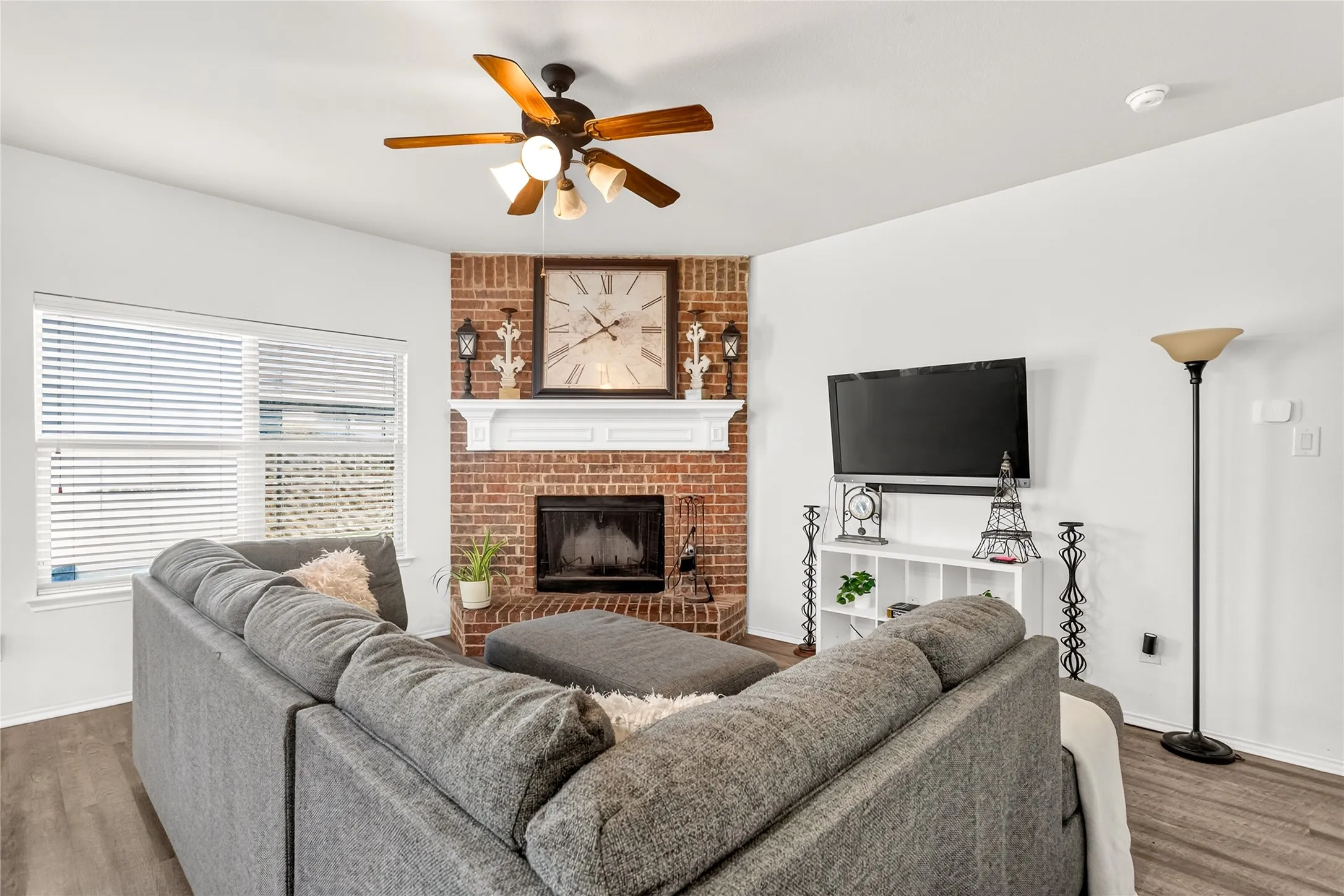 Single Family Residence For Sale in Collin County , 3712 Wolf Creek Lane, Melissa, Texas 75454, 4 Bedroom, 3 Bathroom, 2 Garage spaces, 2,303 Sqft, built in 2007, mls#21356584, Real Estate Agent in Melissa, Homes For Sale in Collin county, Homes For Sale in Melissa, Realtor in Melissa Texas, Real Estate Brokerage Independent Realty Texas, Luminita Cordes Realtor