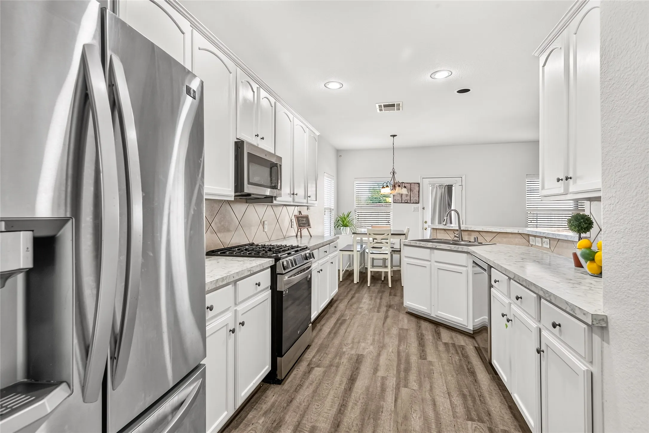 Single Family Residence For Sale in Collin County , 3712 Wolf Creek Lane, Melissa, Texas 75454, 4 Bedroom, 3 Bathroom, 2 Garage spaces, 2,303 Sqft, built in 2007, mls#21356584, Real Estate Agent in Melissa, Homes For Sale in Collin county, Homes For Sale in Melissa, Realtor in Melissa Texas, Real Estate Brokerage Independent Realty Texas, Luminita Cordes Realtor