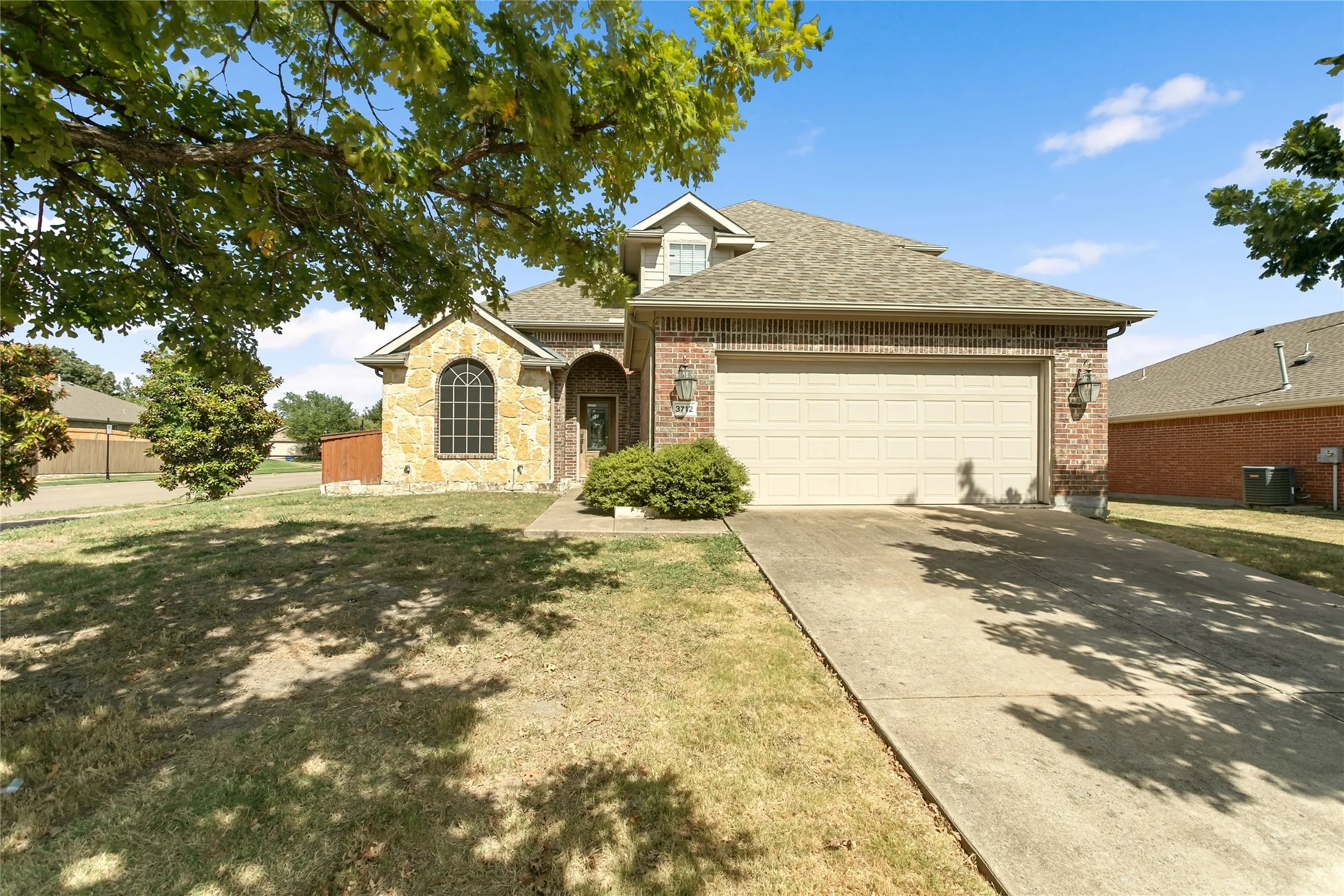 Single Family Residence For Sale in Collin County , 3712 Wolf Creek Lane, Melissa, Texas 75454, 4 Bedroom, 3 Bathroom, 2 Garage spaces, 2,303 Sqft, built in 2007, mls#21356584, Real Estate Agent in Melissa, Homes For Sale in Collin county, Homes For Sale in Melissa, Realtor in Melissa Texas, Real Estate Brokerage Independent Realty Texas, Luminita Cordes Realtor