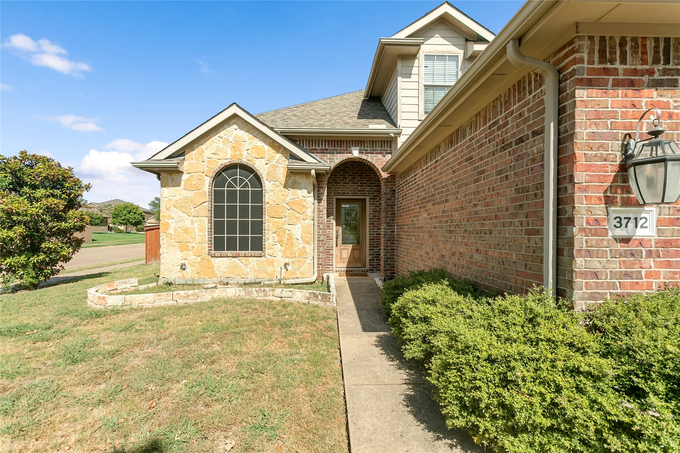 Single Family Residence For Sale in Collin County , 3712 Wolf Creek Lane, Melissa, Texas 75454, 4 Bedroom, 3 Bathroom, 2 Garage spaces, 2,303 Sqft, built in 2007, mls#21356584, Real Estate Agent in Melissa, Homes For Sale in Collin county, Homes For Sale in Melissa, Realtor in Melissa Texas, Real Estate Brokerage Independent Realty Texas, Luminita Cordes Realtor