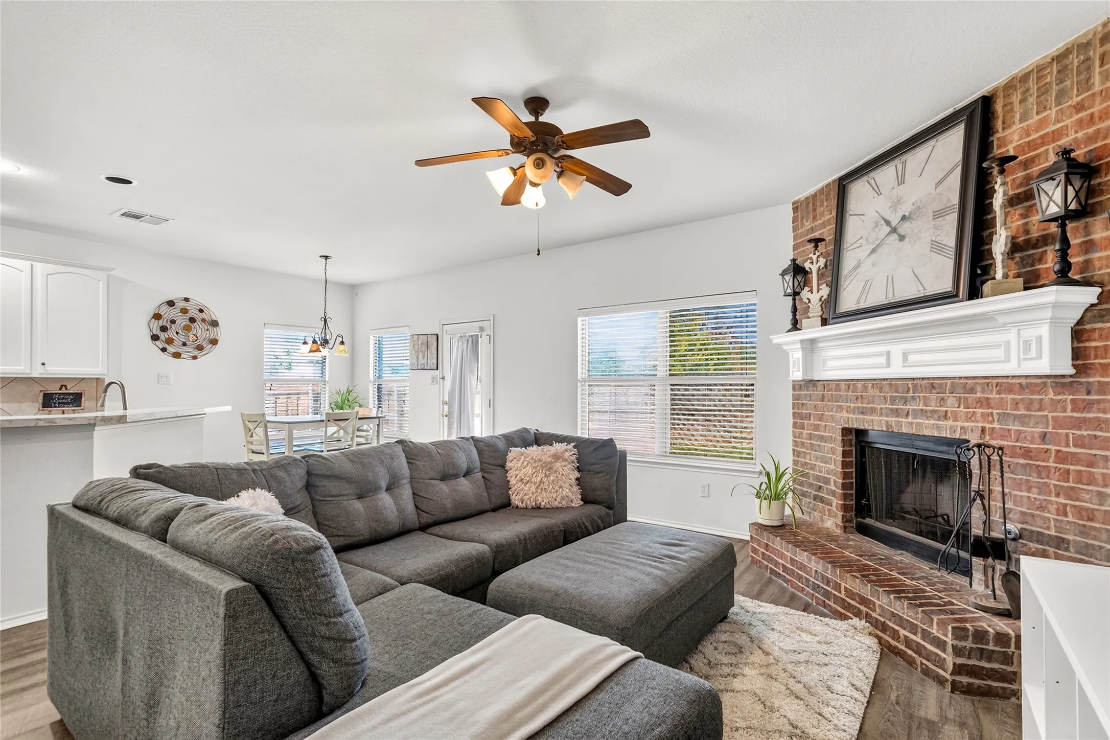 Single Family Residence For Sale in Collin County , 3712 Wolf Creek Lane, Melissa, Texas 75454, 4 Bedroom, 3 Bathroom, 2 Garage spaces, 2,303 Sqft, built in 2007, mls#21356584, Real Estate Agent in Melissa, Homes For Sale in Collin county, Homes For Sale in Melissa, Realtor in Melissa Texas, Real Estate Brokerage Independent Realty Texas, Luminita Cordes Realtor