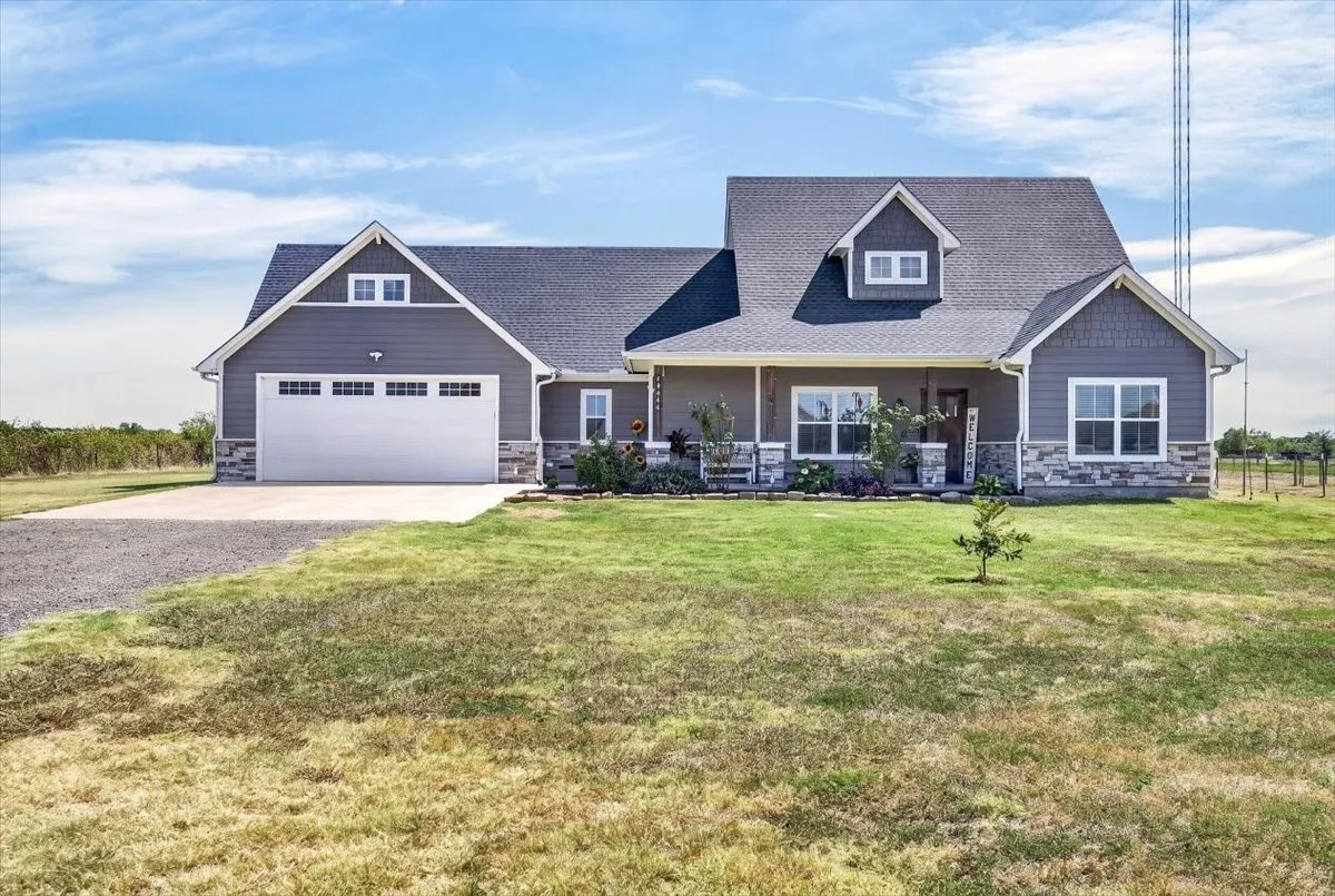 Single Family Residence For Sale in Kaufman County , 18244 County Road 4001, Mabank, Texas 75147, 3 Bedroom, 2 Bathroom, 2 Garage spaces, 1,992 Sqft, built in 2021, mls#21344567, Real Estate Agent in Mabank, Homes For Sale in Kaufman county, Homes For Sale in Mabank, Realtor in Mabank Texas, Real Estate Brokerage Independent Realty Texas, Luminita Cordes Realtor