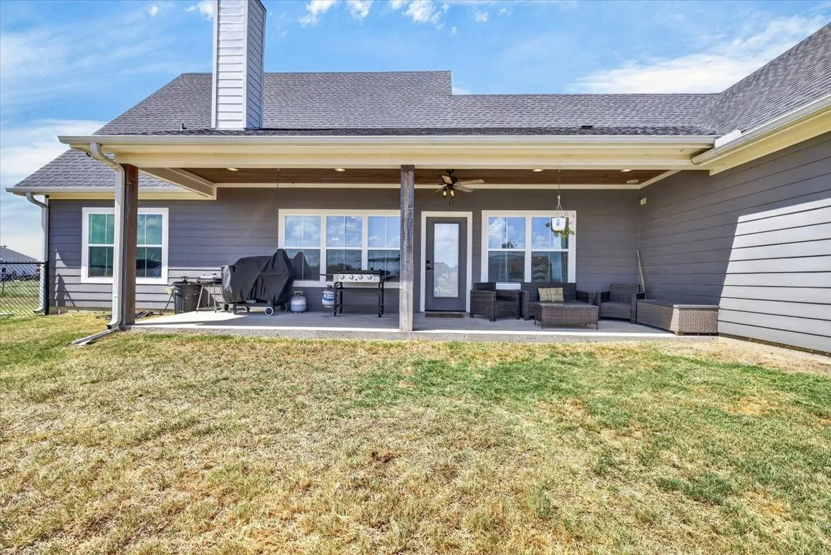 Single Family Residence For Sale in Kaufman County , 18244 County Road 4001, Mabank, Texas 75147, 3 Bedroom, 2 Bathroom, 2 Garage spaces, 1,992 Sqft, built in 2021, mls#21344567, Real Estate Agent in Mabank, Homes For Sale in Kaufman county, Homes For Sale in Mabank, Realtor in Mabank Texas, Real Estate Brokerage Independent Realty Texas, Luminita Cordes Realtor
