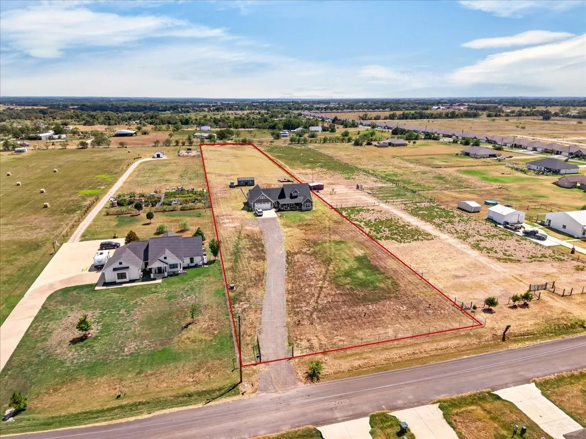 3 acre property fully fenced