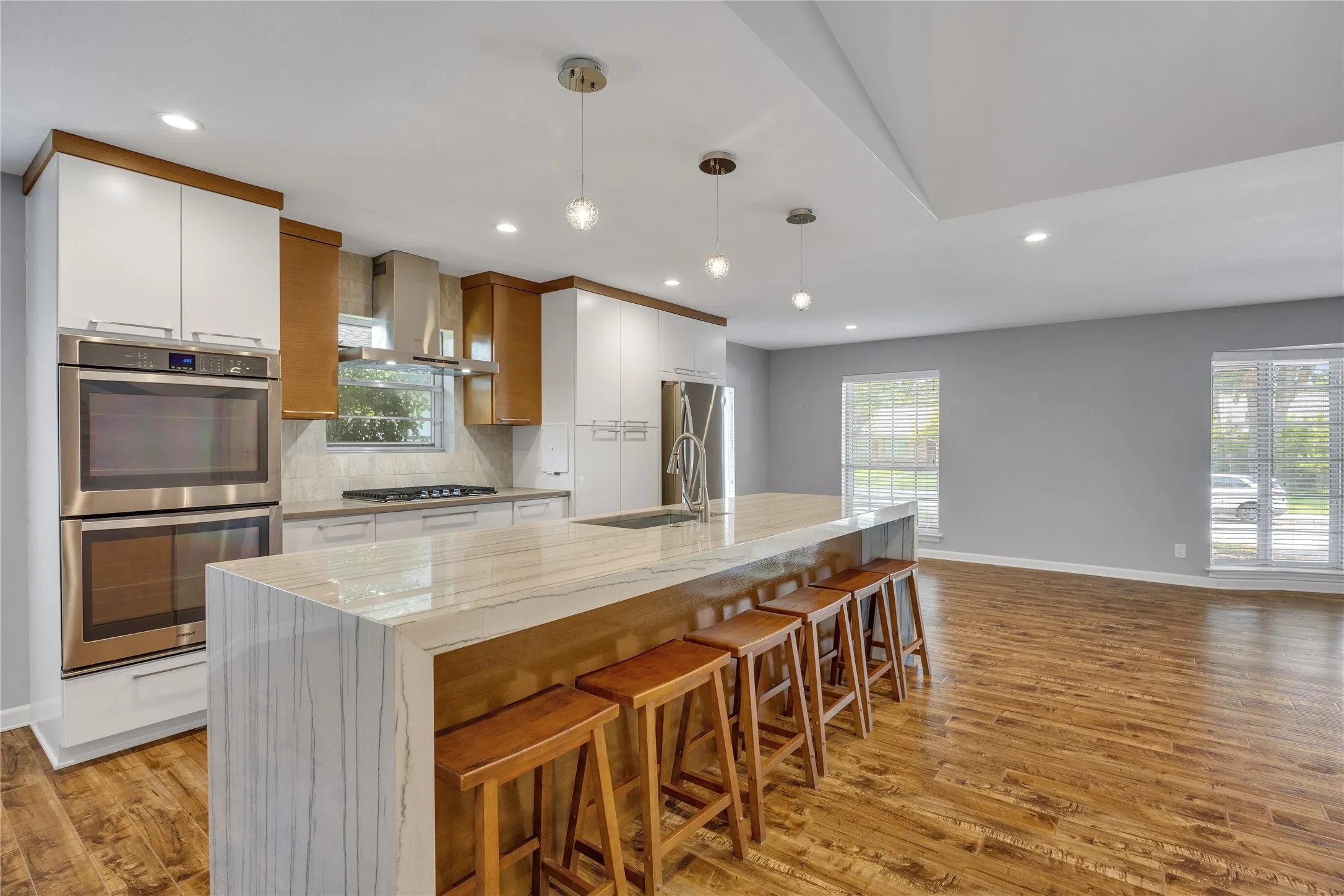 Double ovens, gas stove