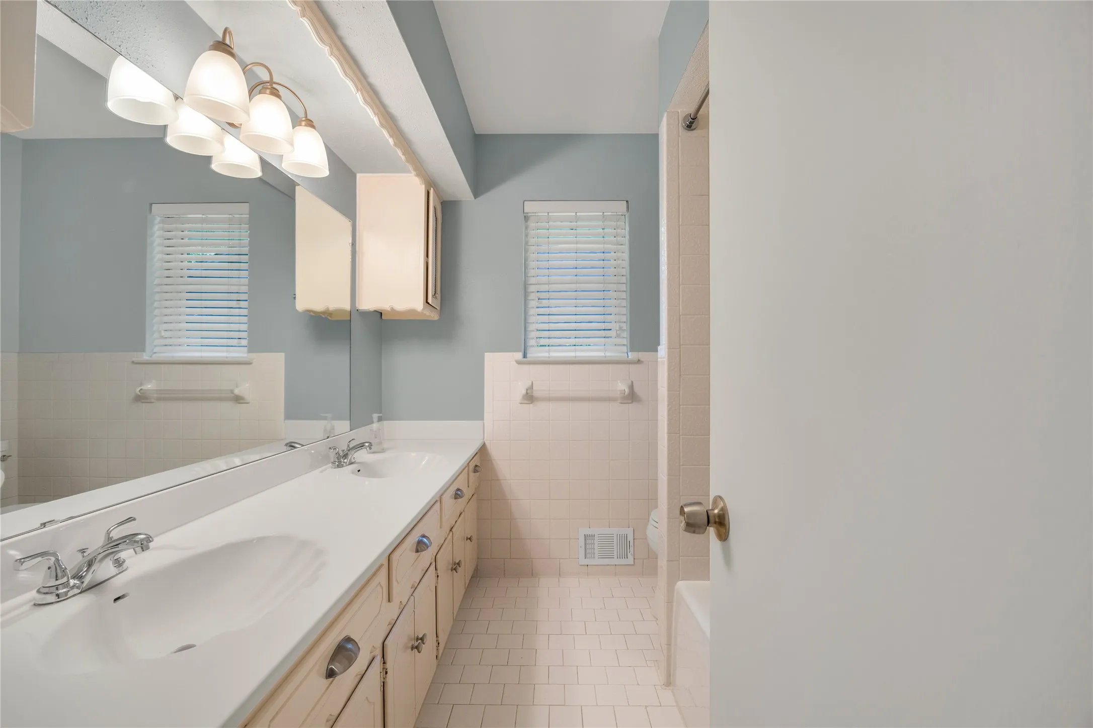 Double vanity