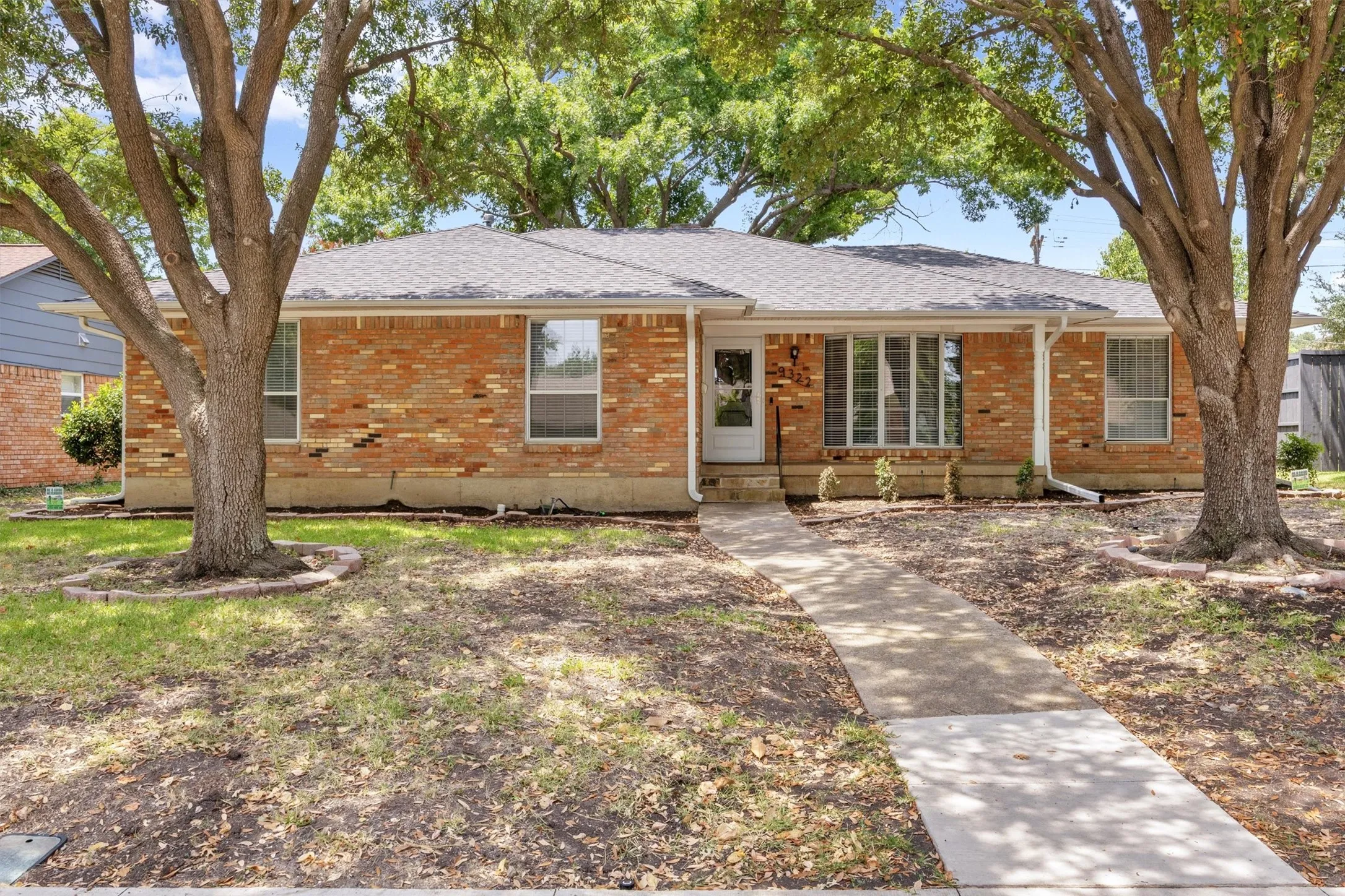 Single Family Residence For Sale in Dallas County , 9322 Hunters Creek Drive, Dallas, Texas 75243, 3 Bedroom, 2 Bathroom, 2 Garage spaces, 1,983 Sqft, built in 1971, mls#21352547, Real Estate Agent in Dallas, Homes For Sale in Dallas county, Homes For Sale in Dallas, Realtor in Dallas Texas, Real Estate Brokerage Independent Realty Texas, Luminita Cordes Realtor