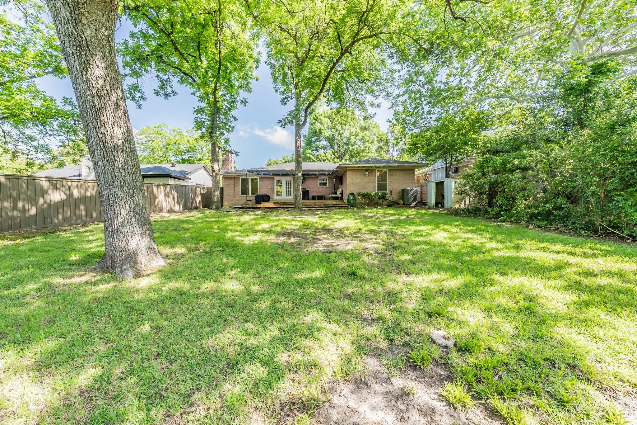 Single Family Residence For Rent in Dallas County , 1714 Kiltartan Drive, Dallas, Texas 75228, 3 Bedroom, 2 Bathroom, 2 Garage spaces, 1,776 Sqft, built in 1957, mls#21357603, Real Estate Agent in Dallas, Homes For Rent in Dallas county, Homes For Rent in Dallas, Realtor in Dallas Texas, Real Estate Brokerage Independent Realty Texas, Luminita Cordes Realtor