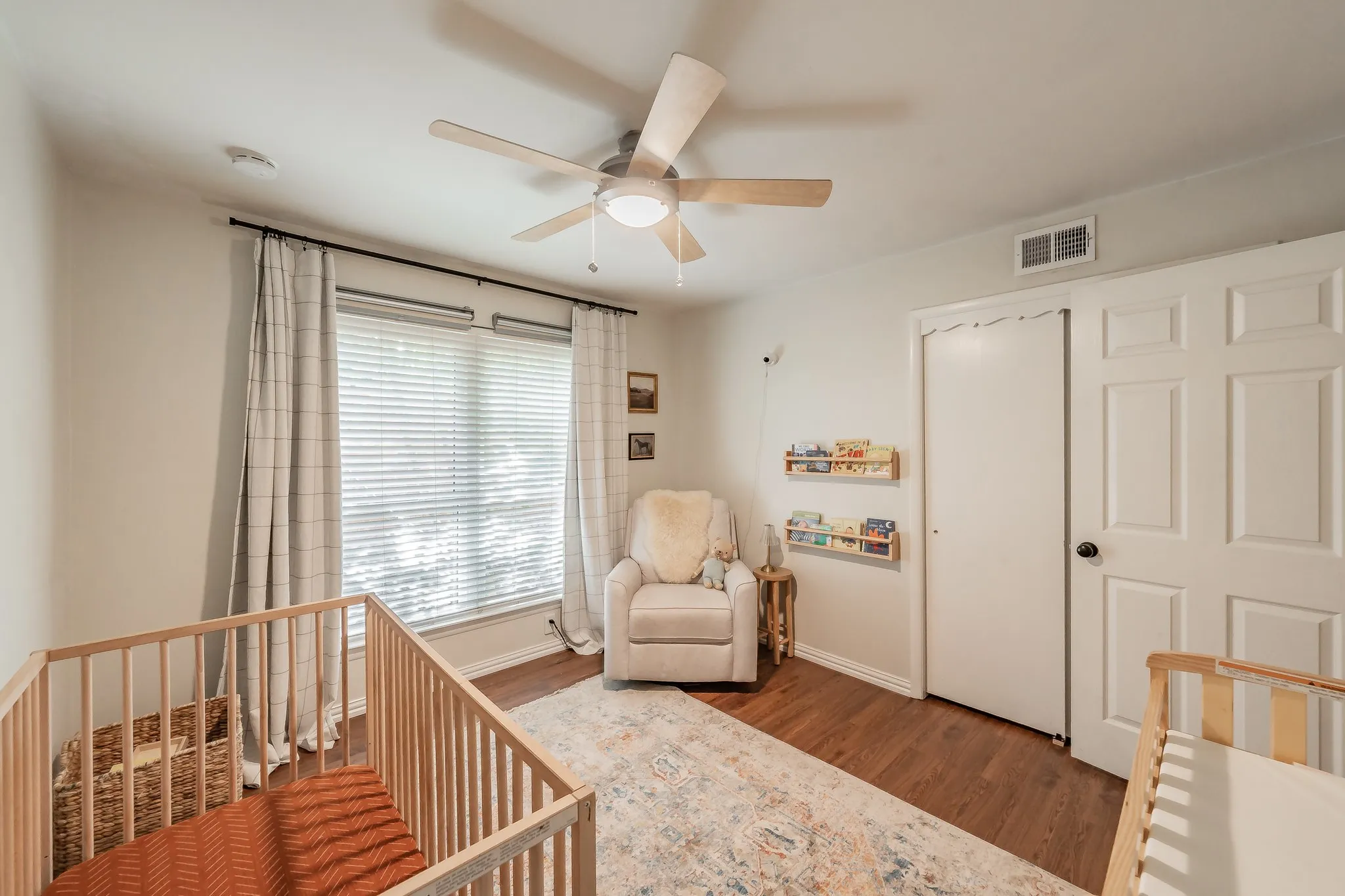 Single Family Residence For Rent in Dallas County , 1714 Kiltartan Drive, Dallas, Texas 75228, 3 Bedroom, 2 Bathroom, 2 Garage spaces, 1,776 Sqft, built in 1957, mls#21357603, Real Estate Agent in Dallas, Homes For Rent in Dallas county, Homes For Rent in Dallas, Realtor in Dallas Texas, Real Estate Brokerage Independent Realty Texas, Luminita Cordes Realtor