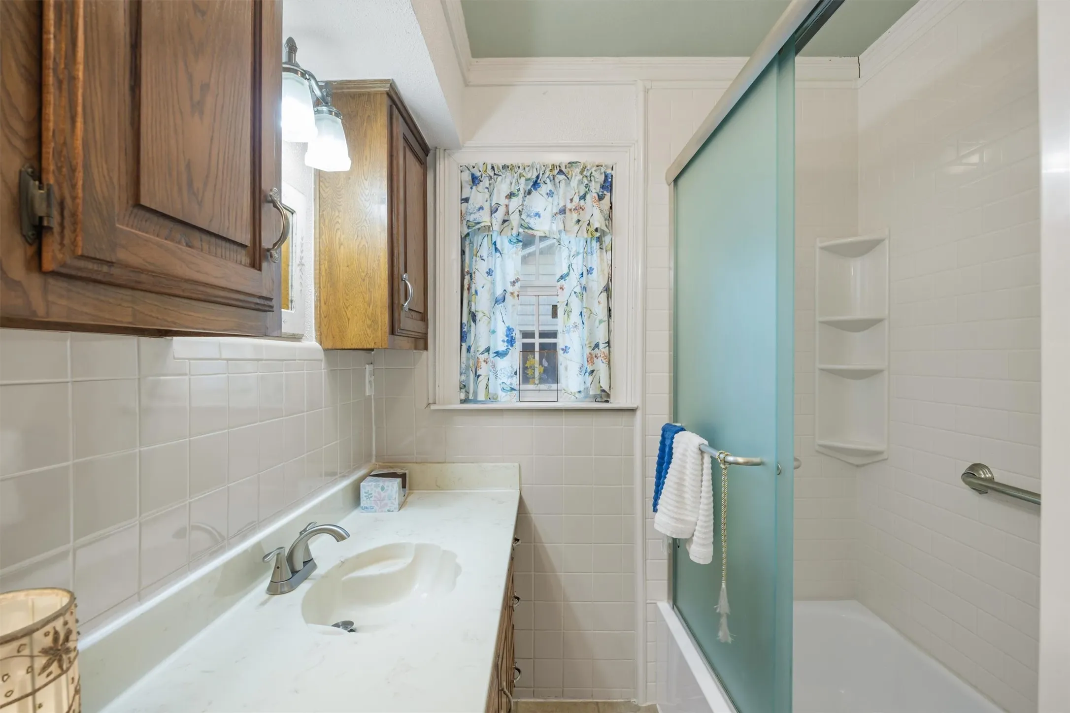 Single Family Residence For Sale in Dallas County , 204 W 7th Street, Irving, Texas 75060, 2 Bedroom, 2 Bathroom, Garage spaces, 1,498 Sqft, built in 1950, mls#21356159, Real Estate Agent in Irving, Homes For Sale in Dallas county, Homes For Sale in Irving, Realtor in Irving Texas, Real Estate Brokerage Independent Realty Texas, Luminita Cordes Realtor
