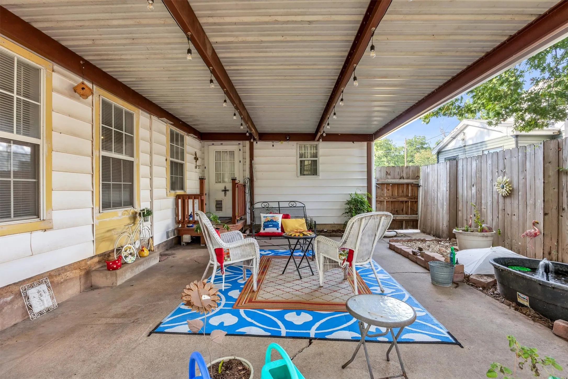 Single Family Residence For Sale in Dallas County , 204 W 7th Street, Irving, Texas 75060, 2 Bedroom, 2 Bathroom, Garage spaces, 1,498 Sqft, built in 1950, mls#21356159, Real Estate Agent in Irving, Homes For Sale in Dallas county, Homes For Sale in Irving, Realtor in Irving Texas, Real Estate Brokerage Independent Realty Texas, Luminita Cordes Realtor