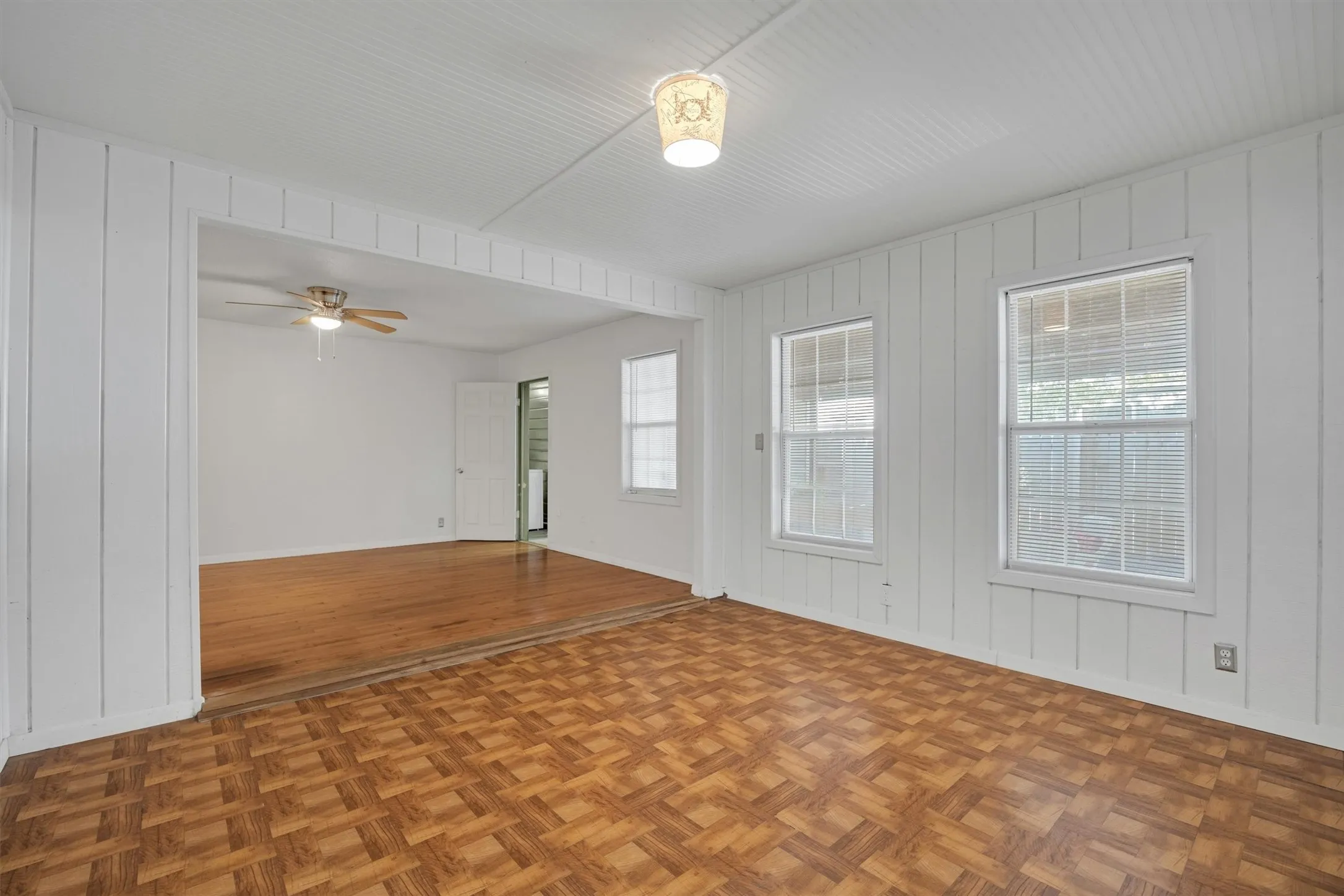 Single Family Residence For Sale in Dallas County , 204 W 7th Street, Irving, Texas 75060, 2 Bedroom, 2 Bathroom, Garage spaces, 1,498 Sqft, built in 1950, mls#21356159, Real Estate Agent in Irving, Homes For Sale in Dallas county, Homes For Sale in Irving, Realtor in Irving Texas, Real Estate Brokerage Independent Realty Texas, Luminita Cordes Realtor