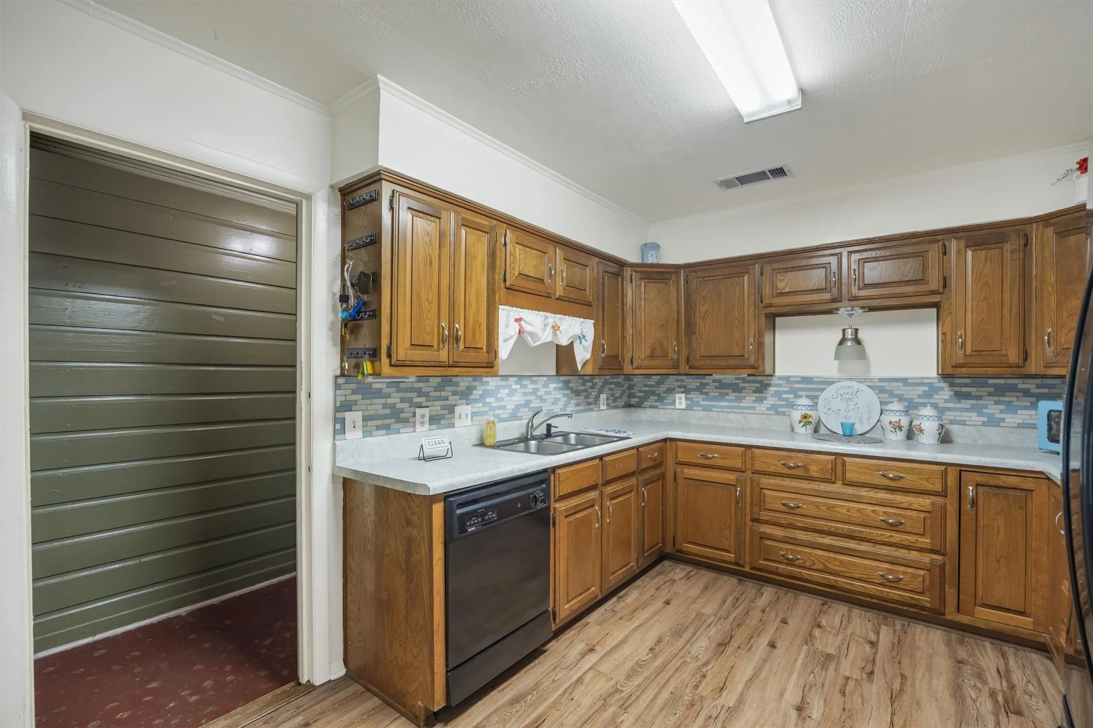 Single Family Residence For Sale in Dallas County , 204 W 7th Street, Irving, Texas 75060, 2 Bedroom, 2 Bathroom, Garage spaces, 1,498 Sqft, built in 1950, mls#21356159, Real Estate Agent in Irving, Homes For Sale in Dallas county, Homes For Sale in Irving, Realtor in Irving Texas, Real Estate Brokerage Independent Realty Texas, Luminita Cordes Realtor
