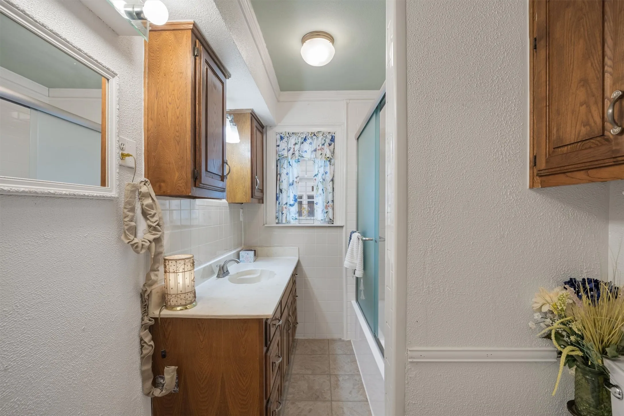 Single Family Residence For Sale in Dallas County , 204 W 7th Street, Irving, Texas 75060, 2 Bedroom, 2 Bathroom, Garage spaces, 1,498 Sqft, built in 1950, mls#21356159, Real Estate Agent in Irving, Homes For Sale in Dallas county, Homes For Sale in Irving, Realtor in Irving Texas, Real Estate Brokerage Independent Realty Texas, Luminita Cordes Realtor