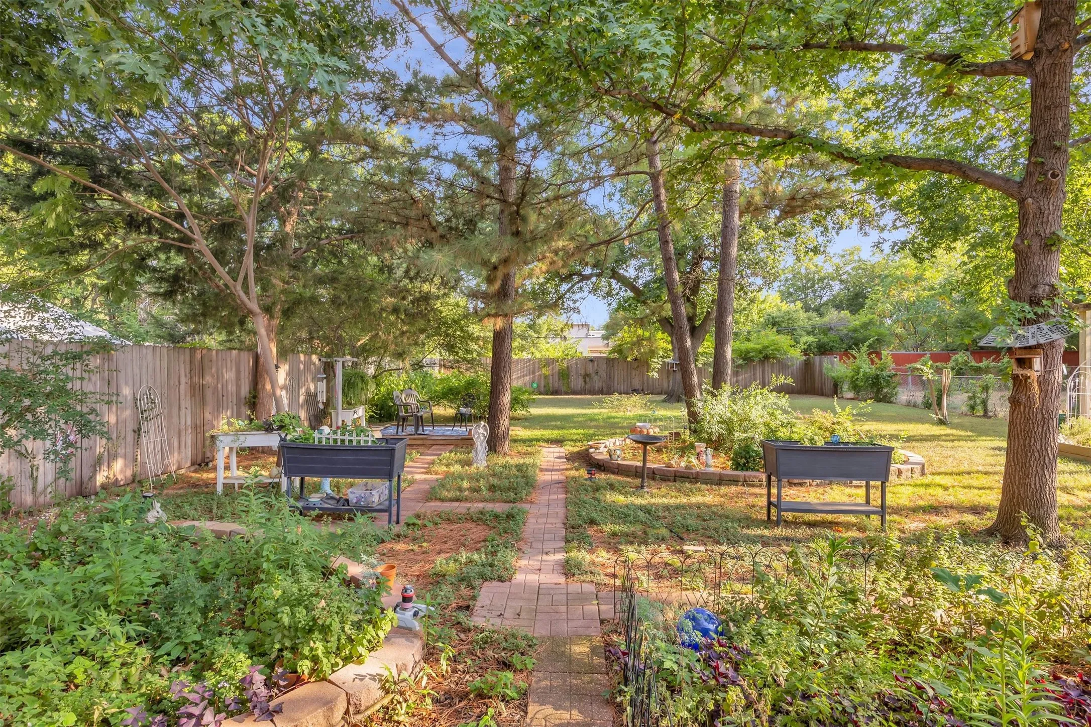 Single Family Residence For Sale in Dallas County , 204 W 7th Street, Irving, Texas 75060, 2 Bedroom, 2 Bathroom, Garage spaces, 1,498 Sqft, built in 1950, mls#21356159, Real Estate Agent in Irving, Homes For Sale in Dallas county, Homes For Sale in Irving, Realtor in Irving Texas, Real Estate Brokerage Independent Realty Texas, Luminita Cordes Realtor