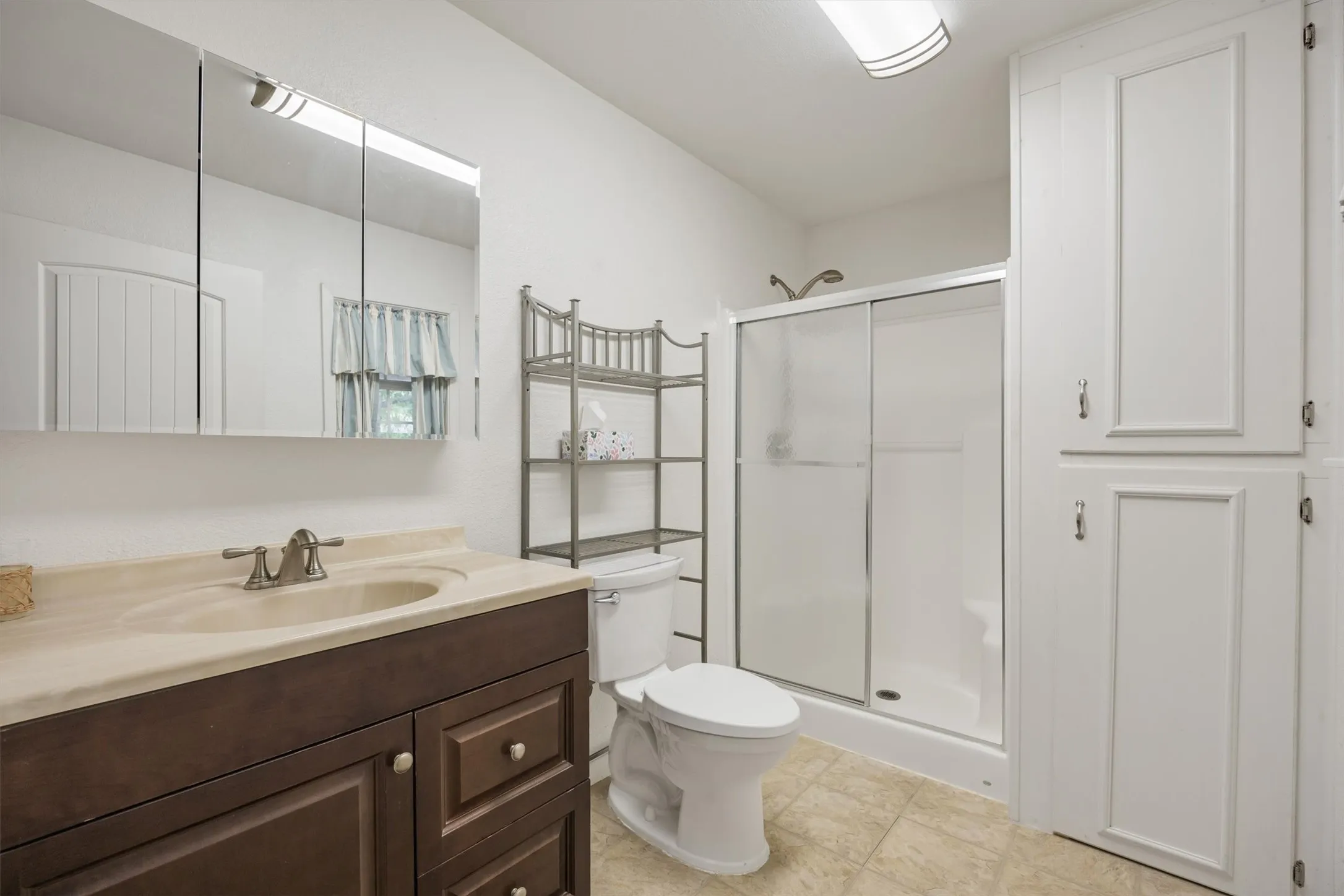 Single Family Residence For Sale in Dallas County , 204 W 7th Street, Irving, Texas 75060, 2 Bedroom, 2 Bathroom, Garage spaces, 1,498 Sqft, built in 1950, mls#21356159, Real Estate Agent in Irving, Homes For Sale in Dallas county, Homes For Sale in Irving, Realtor in Irving Texas, Real Estate Brokerage Independent Realty Texas, Luminita Cordes Realtor
