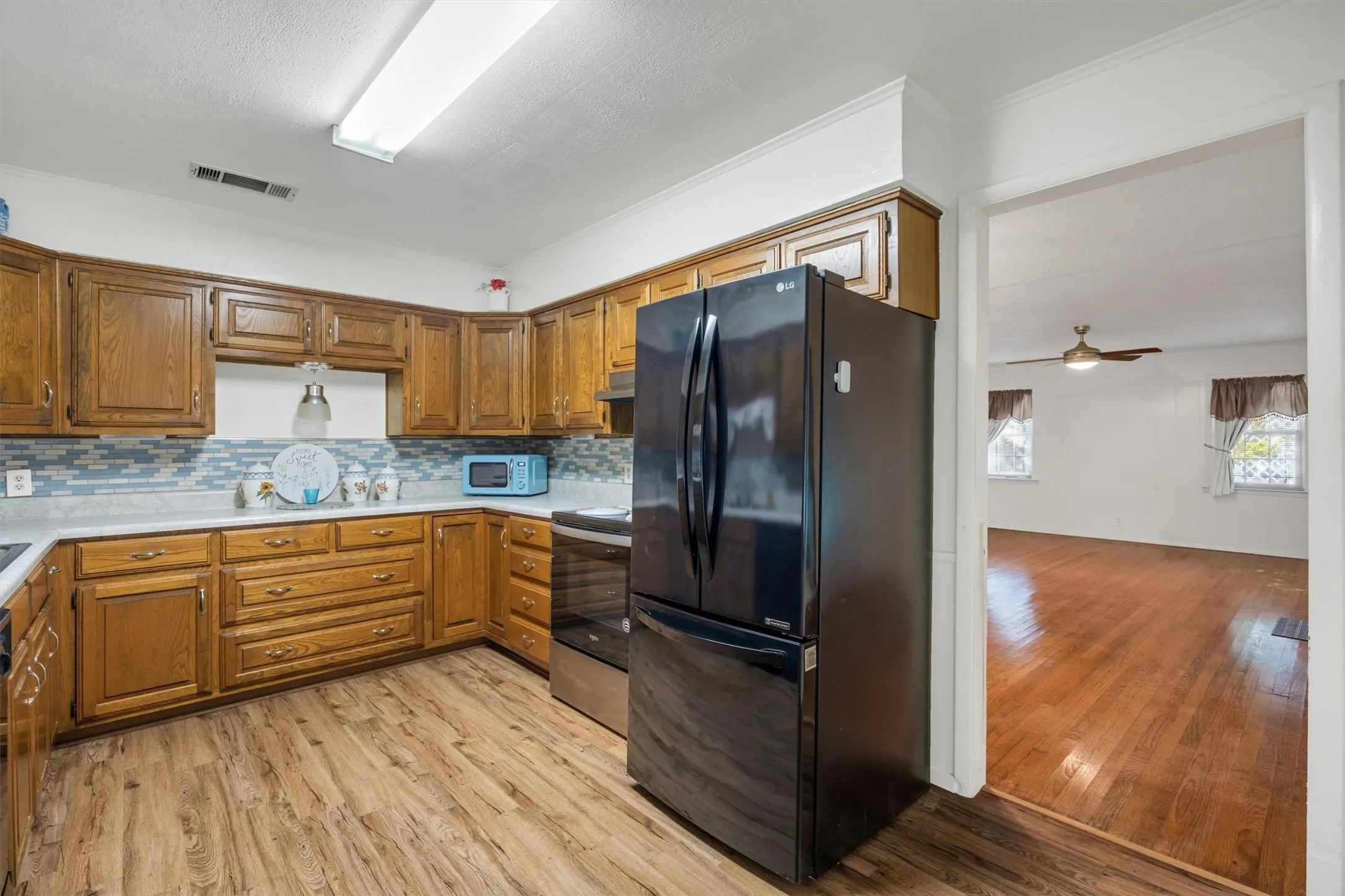 Single Family Residence For Sale in Dallas County , 204 W 7th Street, Irving, Texas 75060, 2 Bedroom, 2 Bathroom, Garage spaces, 1,498 Sqft, built in 1950, mls#21356159, Real Estate Agent in Irving, Homes For Sale in Dallas county, Homes For Sale in Irving, Realtor in Irving Texas, Real Estate Brokerage Independent Realty Texas, Luminita Cordes Realtor