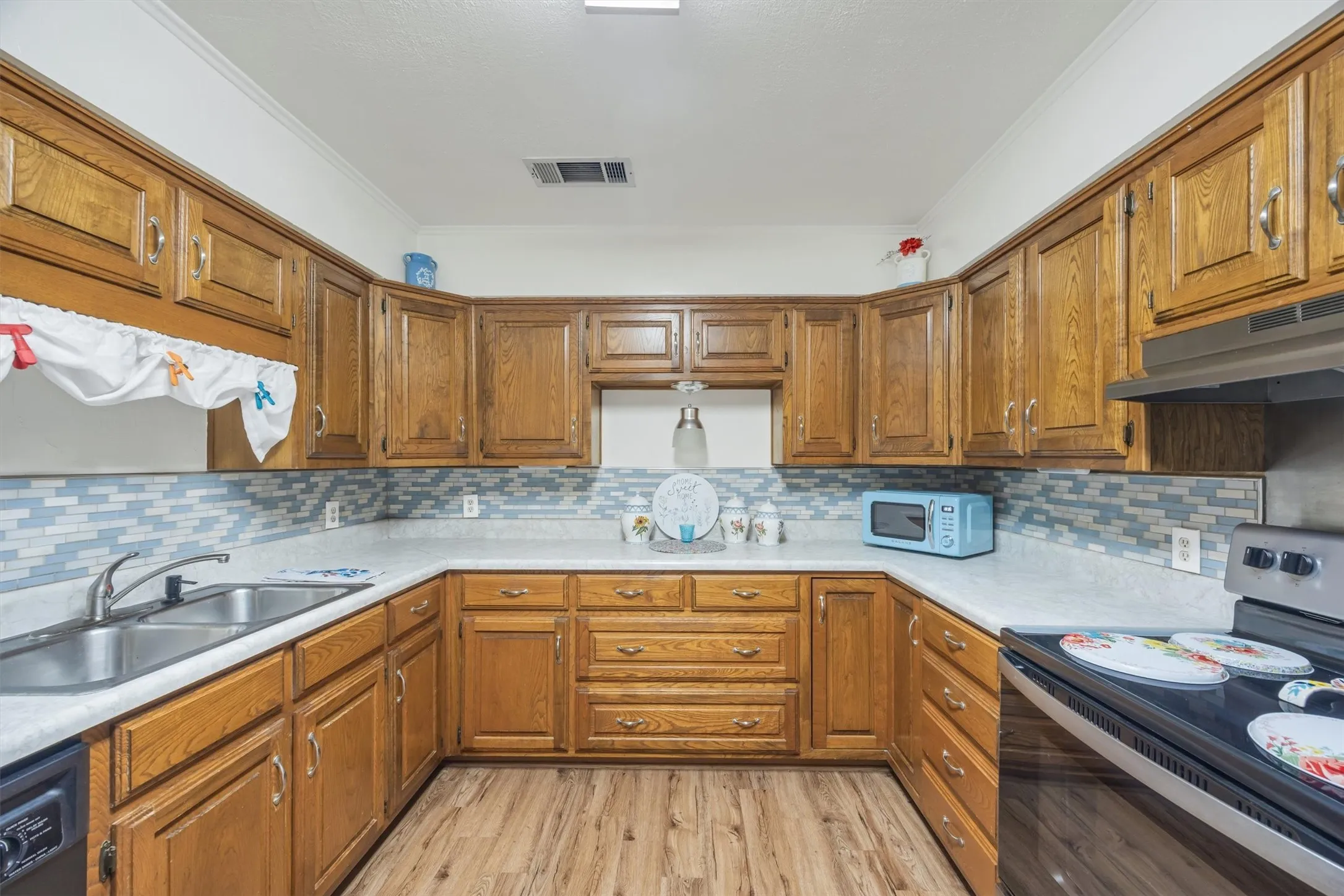Single Family Residence For Sale in Dallas County , 204 W 7th Street, Irving, Texas 75060, 2 Bedroom, 2 Bathroom, Garage spaces, 1,498 Sqft, built in 1950, mls#21356159, Real Estate Agent in Irving, Homes For Sale in Dallas county, Homes For Sale in Irving, Realtor in Irving Texas, Real Estate Brokerage Independent Realty Texas, Luminita Cordes Realtor