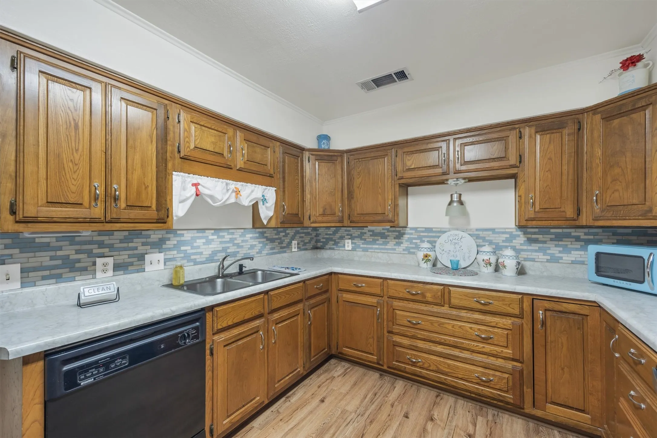 Single Family Residence For Sale in Dallas County , 204 W 7th Street, Irving, Texas 75060, 2 Bedroom, 2 Bathroom, Garage spaces, 1,498 Sqft, built in 1950, mls#21356159, Real Estate Agent in Irving, Homes For Sale in Dallas county, Homes For Sale in Irving, Realtor in Irving Texas, Real Estate Brokerage Independent Realty Texas, Luminita Cordes Realtor