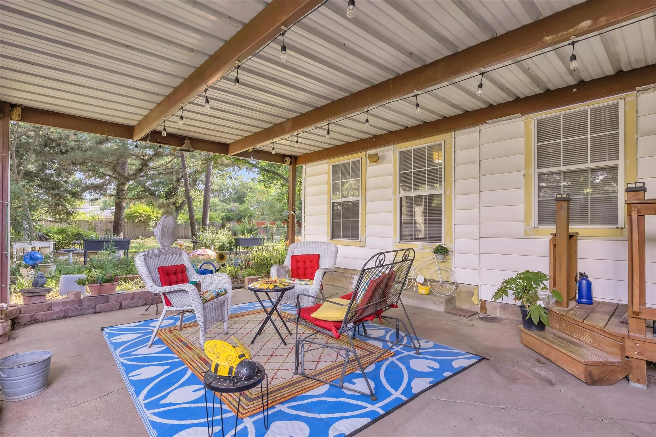 Single Family Residence For Sale in Dallas County , 204 W 7th Street, Irving, Texas 75060, 2 Bedroom, 2 Bathroom, Garage spaces, 1,498 Sqft, built in 1950, mls#21356159, Real Estate Agent in Irving, Homes For Sale in Dallas county, Homes For Sale in Irving, Realtor in Irving Texas, Real Estate Brokerage Independent Realty Texas, Luminita Cordes Realtor