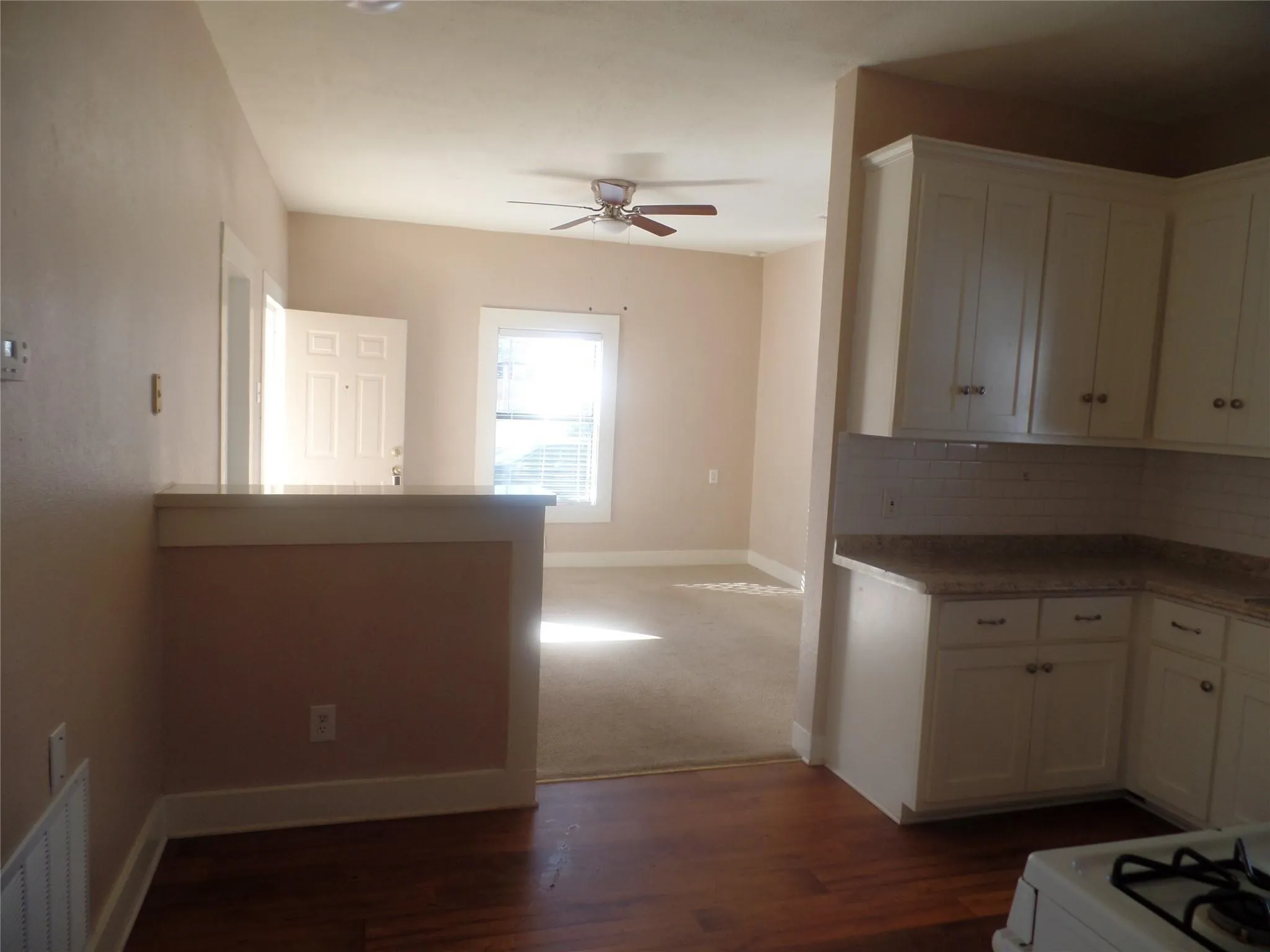 Single Family Residence For Rent in Collin County , 1608 Byrne Street, Mc Kinney, Texas 75069, 2 Bedroom, 1 Bathroom, Garage spaces, 756 Sqft, built in 1939, mls#21357731, Real Estate Agent in Mc Kinney, Homes For Rent in Collin county, Homes For Rent in Mc Kinney, Realtor in Mc Kinney Texas, Real Estate Brokerage Independent Realty Texas, Luminita Cordes Realtor