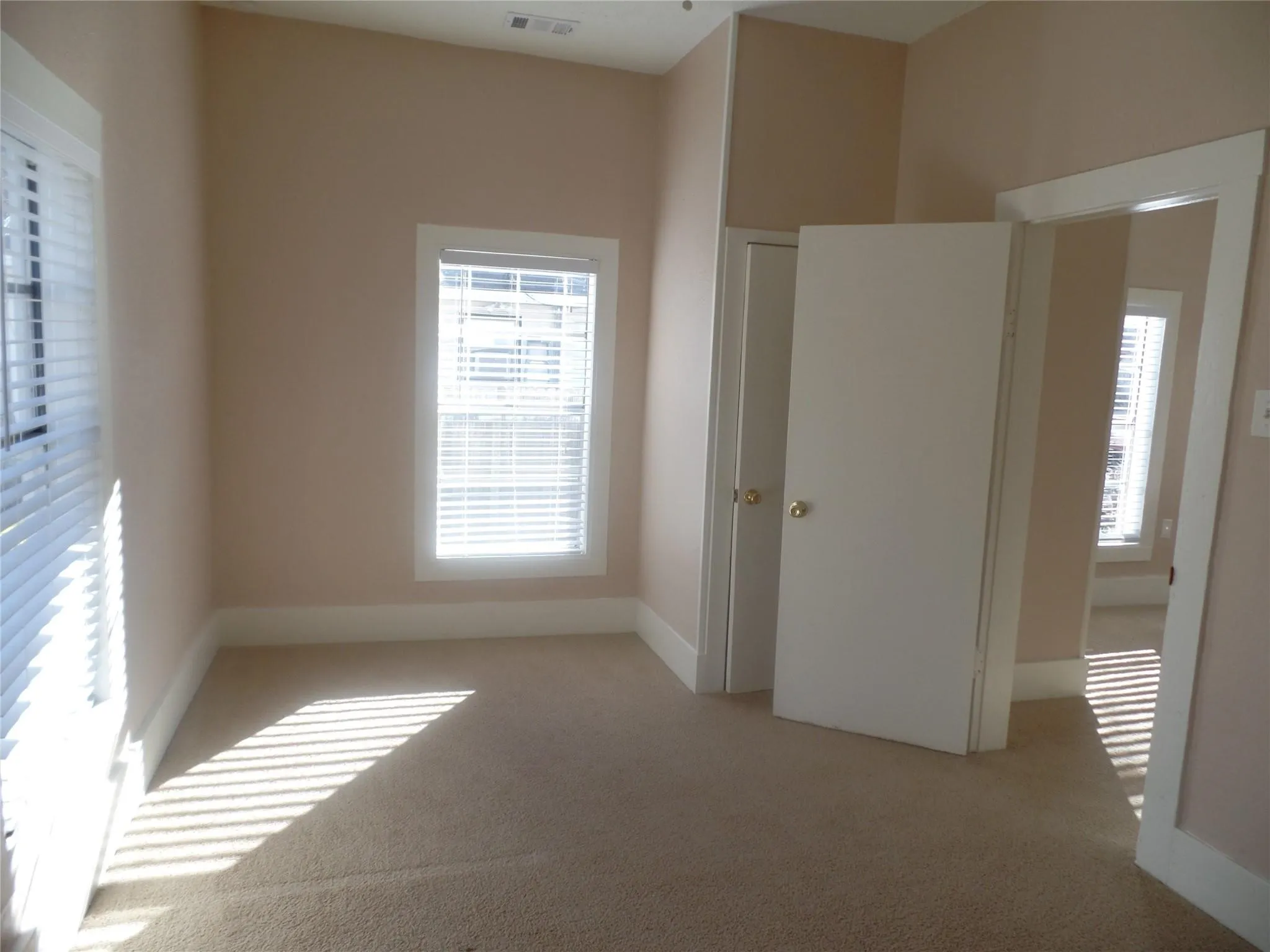 Single Family Residence For Rent in Collin County , 1608 Byrne Street, Mc Kinney, Texas 75069, 2 Bedroom, 1 Bathroom, Garage spaces, 756 Sqft, built in 1939, mls#21357731, Real Estate Agent in Mc Kinney, Homes For Rent in Collin county, Homes For Rent in Mc Kinney, Realtor in Mc Kinney Texas, Real Estate Brokerage Independent Realty Texas, Luminita Cordes Realtor