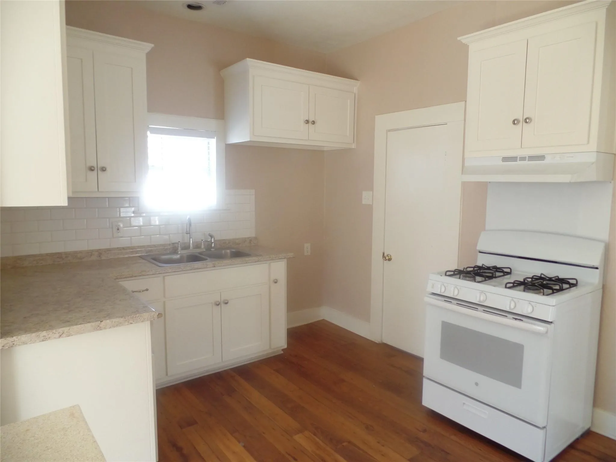 Single Family Residence For Rent in Collin County , 1608 Byrne Street, Mc Kinney, Texas 75069, 2 Bedroom, 1 Bathroom, Garage spaces, 756 Sqft, built in 1939, mls#21357731, Real Estate Agent in Mc Kinney, Homes For Rent in Collin county, Homes For Rent in Mc Kinney, Realtor in Mc Kinney Texas, Real Estate Brokerage Independent Realty Texas, Luminita Cordes Realtor