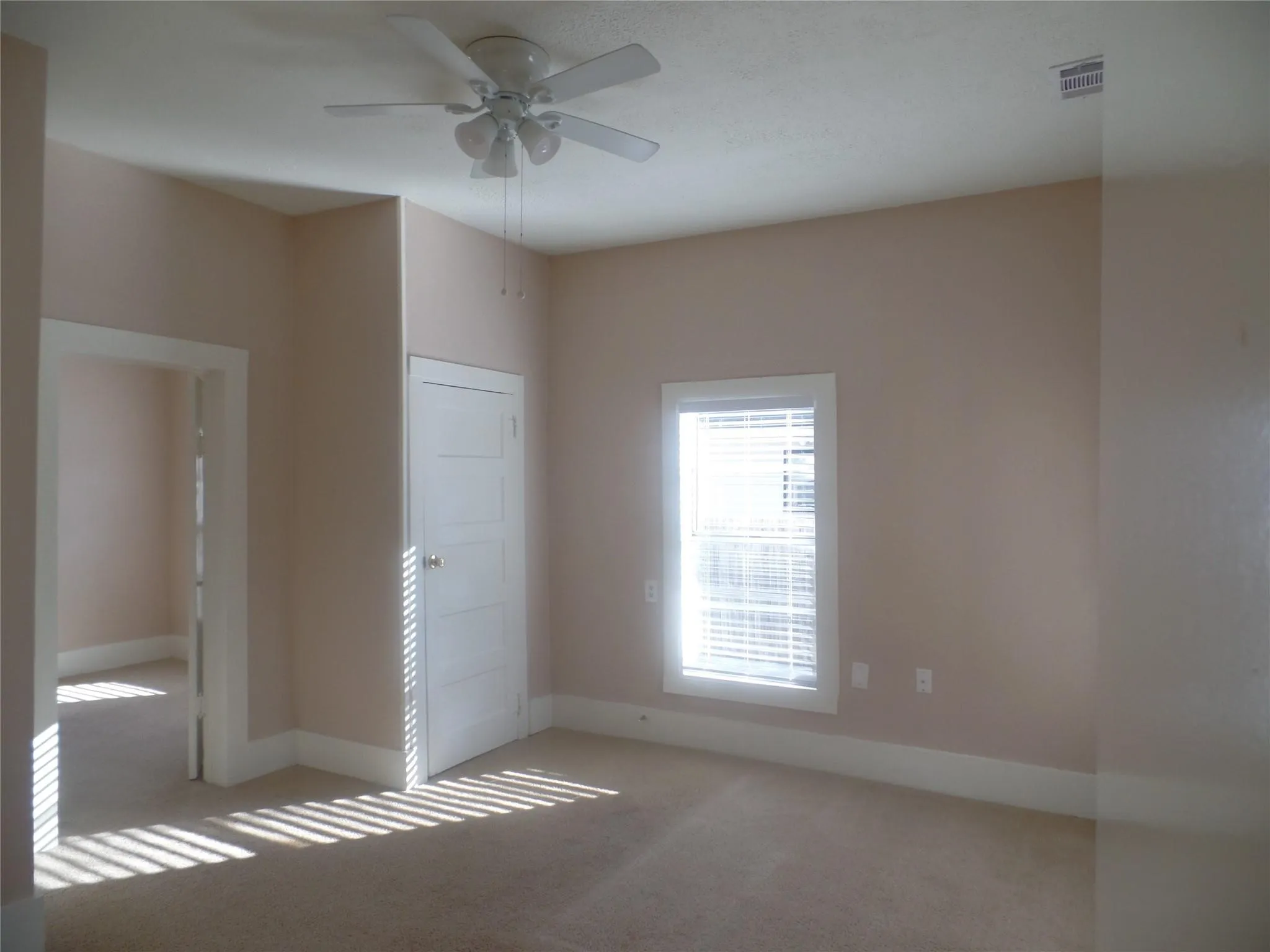 Single Family Residence For Rent in Collin County , 1608 Byrne Street, Mc Kinney, Texas 75069, 2 Bedroom, 1 Bathroom, Garage spaces, 756 Sqft, built in 1939, mls#21357731, Real Estate Agent in Mc Kinney, Homes For Rent in Collin county, Homes For Rent in Mc Kinney, Realtor in Mc Kinney Texas, Real Estate Brokerage Independent Realty Texas, Luminita Cordes Realtor
