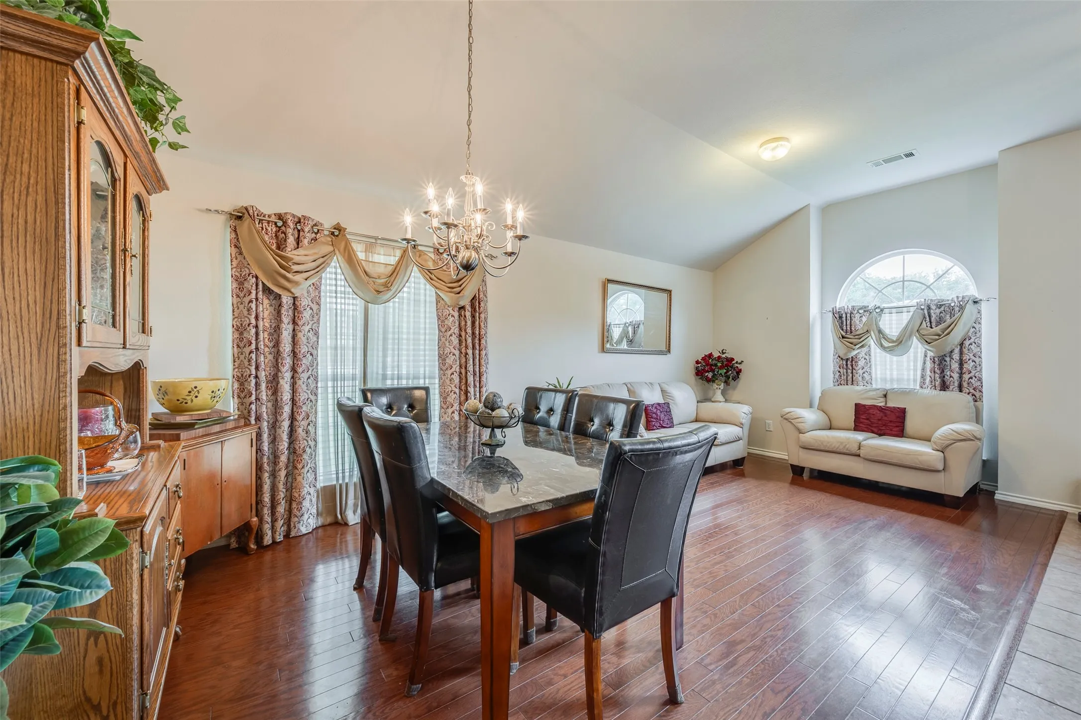 Single Family Residence For Sale in Tarrant County , 5804 Silver Sage Lane, Grand Prairie, Texas 75052, 4 Bedroom, 2 Bathroom, 3 Garage spaces, 2,342 Sqft, built in 2003, mls#21353313, Real Estate Agent in Grand Prairie, Homes For Sale in Tarrant county, Homes For Sale in Grand Prairie, Realtor in Grand Prairie Texas, Real Estate Brokerage Independent Realty Texas, Luminita Cordes Realtor