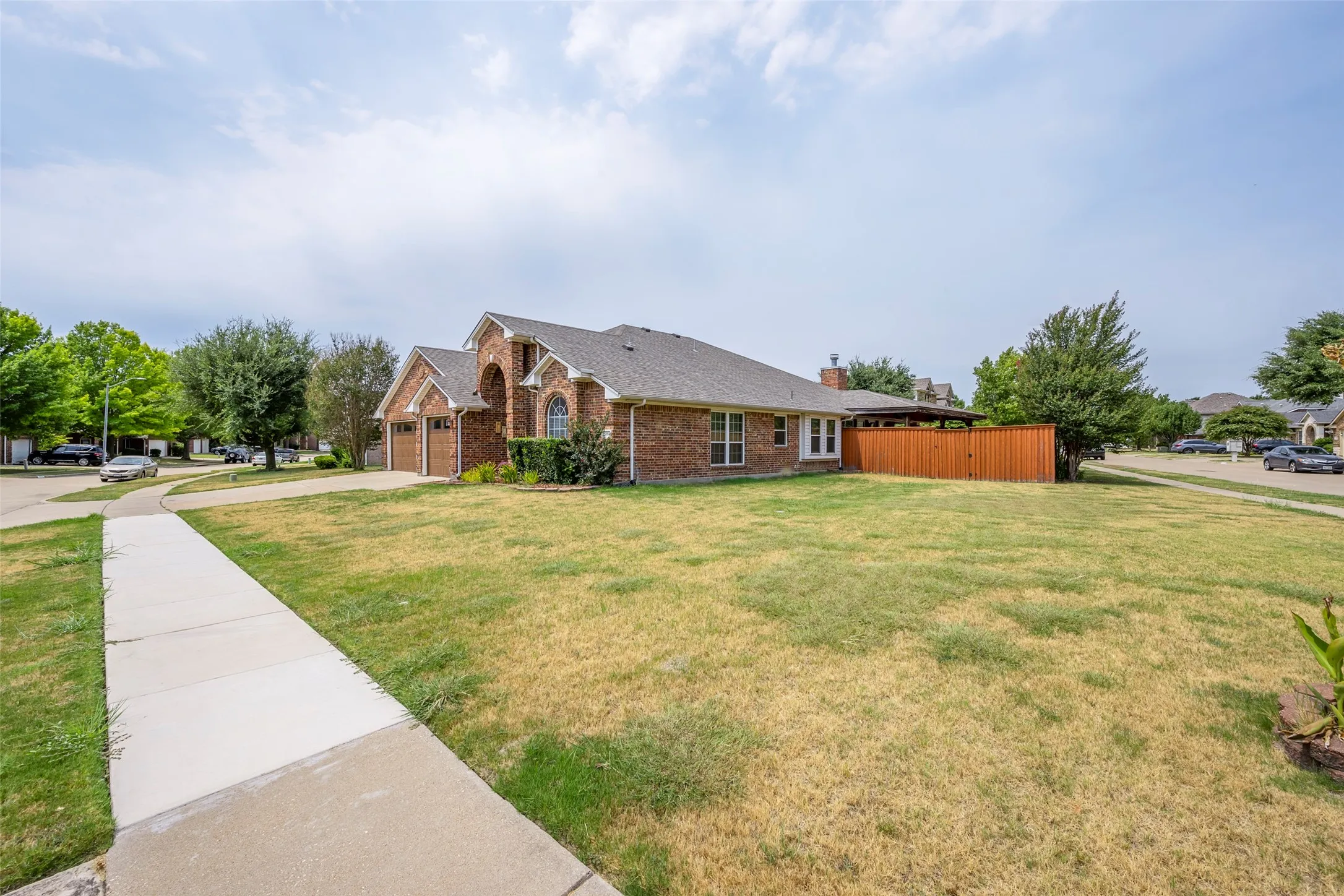 Single Family Residence For Sale in Tarrant County , 5804 Silver Sage Lane, Grand Prairie, Texas 75052, 4 Bedroom, 2 Bathroom, 3 Garage spaces, 2,342 Sqft, built in 2003, mls#21353313, Real Estate Agent in Grand Prairie, Homes For Sale in Tarrant county, Homes For Sale in Grand Prairie, Realtor in Grand Prairie Texas, Real Estate Brokerage Independent Realty Texas, Luminita Cordes Realtor