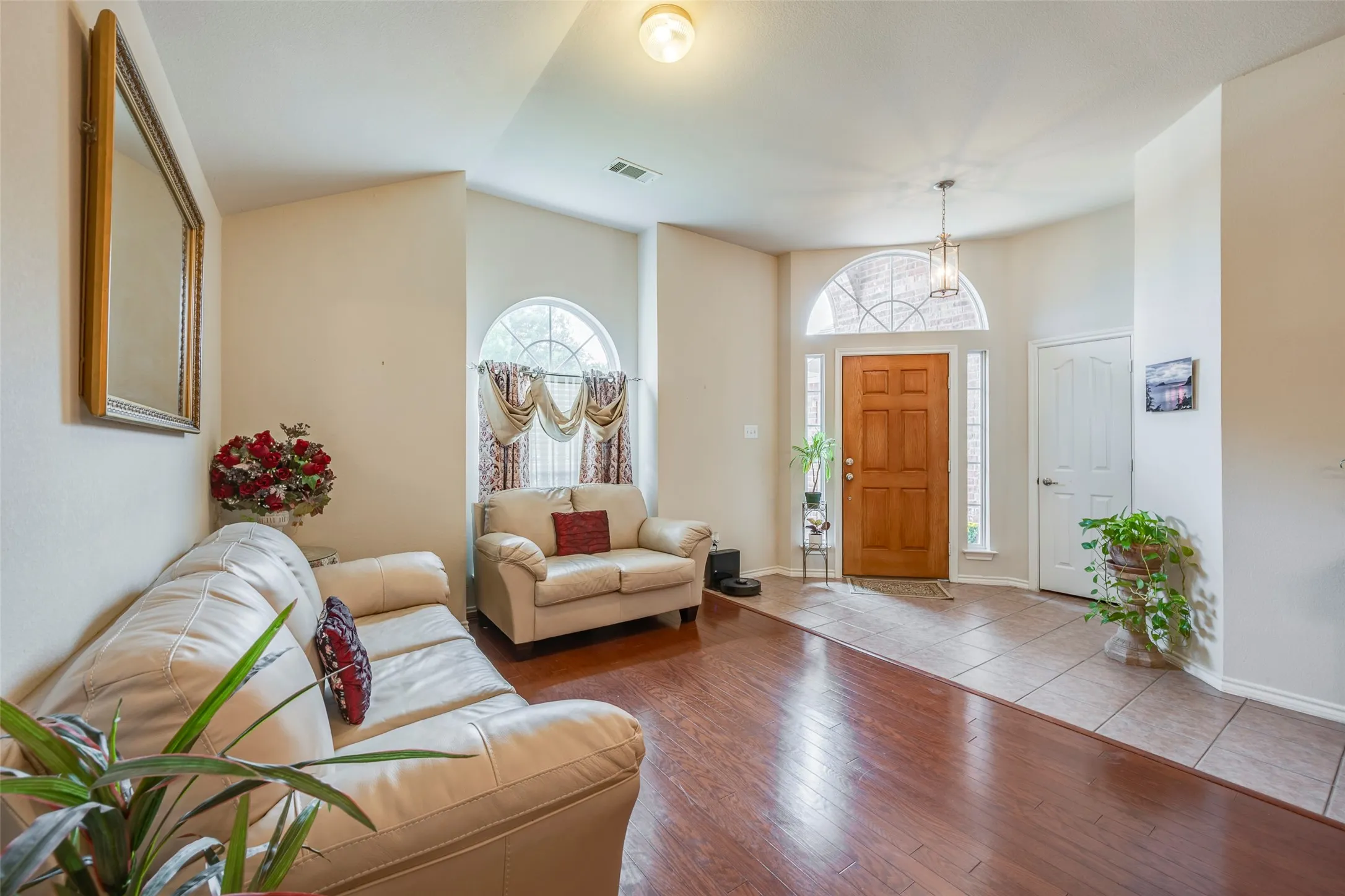 Single Family Residence For Sale in Tarrant County , 5804 Silver Sage Lane, Grand Prairie, Texas 75052, 4 Bedroom, 2 Bathroom, 3 Garage spaces, 2,342 Sqft, built in 2003, mls#21353313, Real Estate Agent in Grand Prairie, Homes For Sale in Tarrant county, Homes For Sale in Grand Prairie, Realtor in Grand Prairie Texas, Real Estate Brokerage Independent Realty Texas, Luminita Cordes Realtor